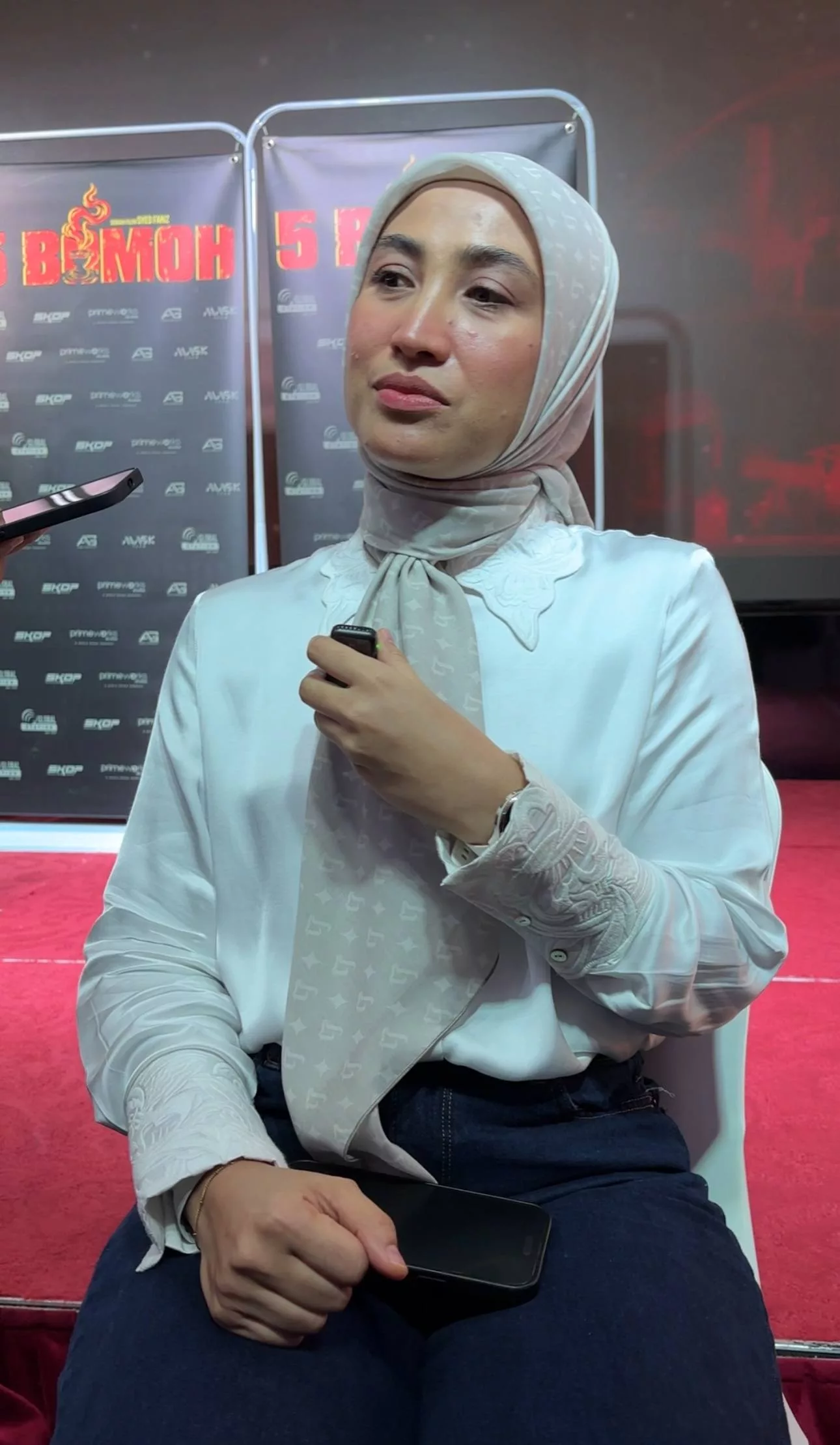 “Saya Juga Pernah Rasa Susah,” - Ozlynn Tak Mahu Terlalu Cerita Soal Bantuan Pada Azar Azmi, Mahu Jaga Maruah Sahabat Baik! Tiada Niat Nak Menunjuk 8 “Saya Juga Pernah Rasa Susah,” – Ozlynn Tak Mahu Terlalu Cerita Soal Bantuan Pada Azar Azmi, Mahu Jaga Maruah Sahabat Baik! Tiada Niat Nak Menunjuk