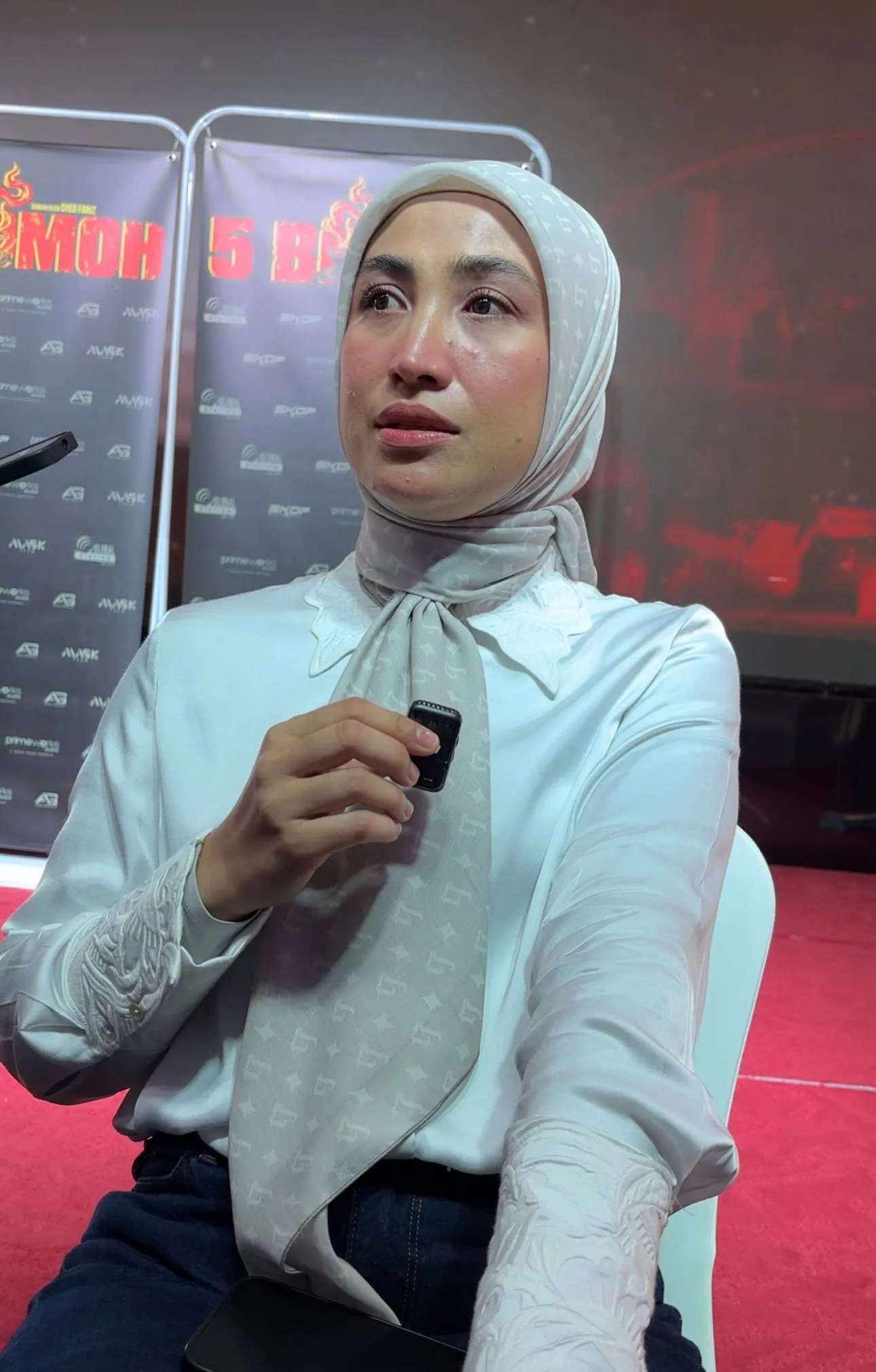 “Saya Juga Pernah Rasa Susah,” - Ozlynn Tak Mahu Terlalu Cerita Soal Bantuan Pada Azar Azmi, Mahu Jaga Maruah Sahabat Baik! Tiada Niat Nak Menunjuk 9 “Saya Juga Pernah Rasa Susah,” – Ozlynn Tak Mahu Terlalu Cerita Soal Bantuan Pada Azar Azmi, Mahu Jaga Maruah Sahabat Baik! Tiada Niat Nak Menunjuk