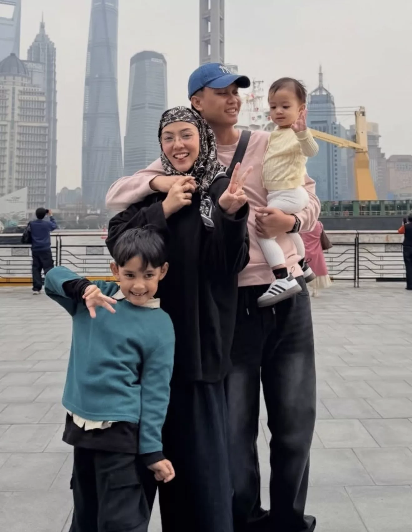 “Terima Kasih Tak Halang Ibu Terbang Tinggi…,” – Seth Tunjuk Ucapan ‘I Love You Mama’, Shila Amzah Sebak Anak-Anak Jadi Kekuatan