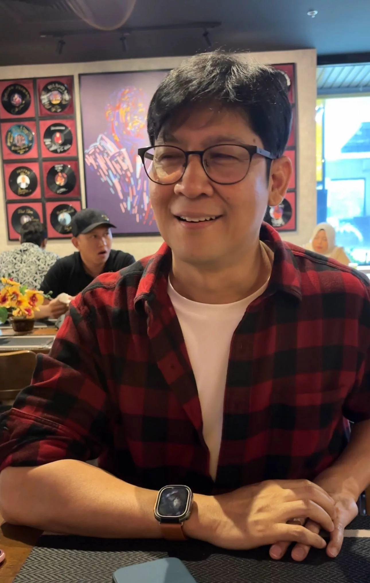 “Kalau Mereka Tak Senyum, Reda Je…,” – Zarul Tak Setuju Kru Kabin Dedah Fasal Artis Sombong Dalam Kapal Terbang
