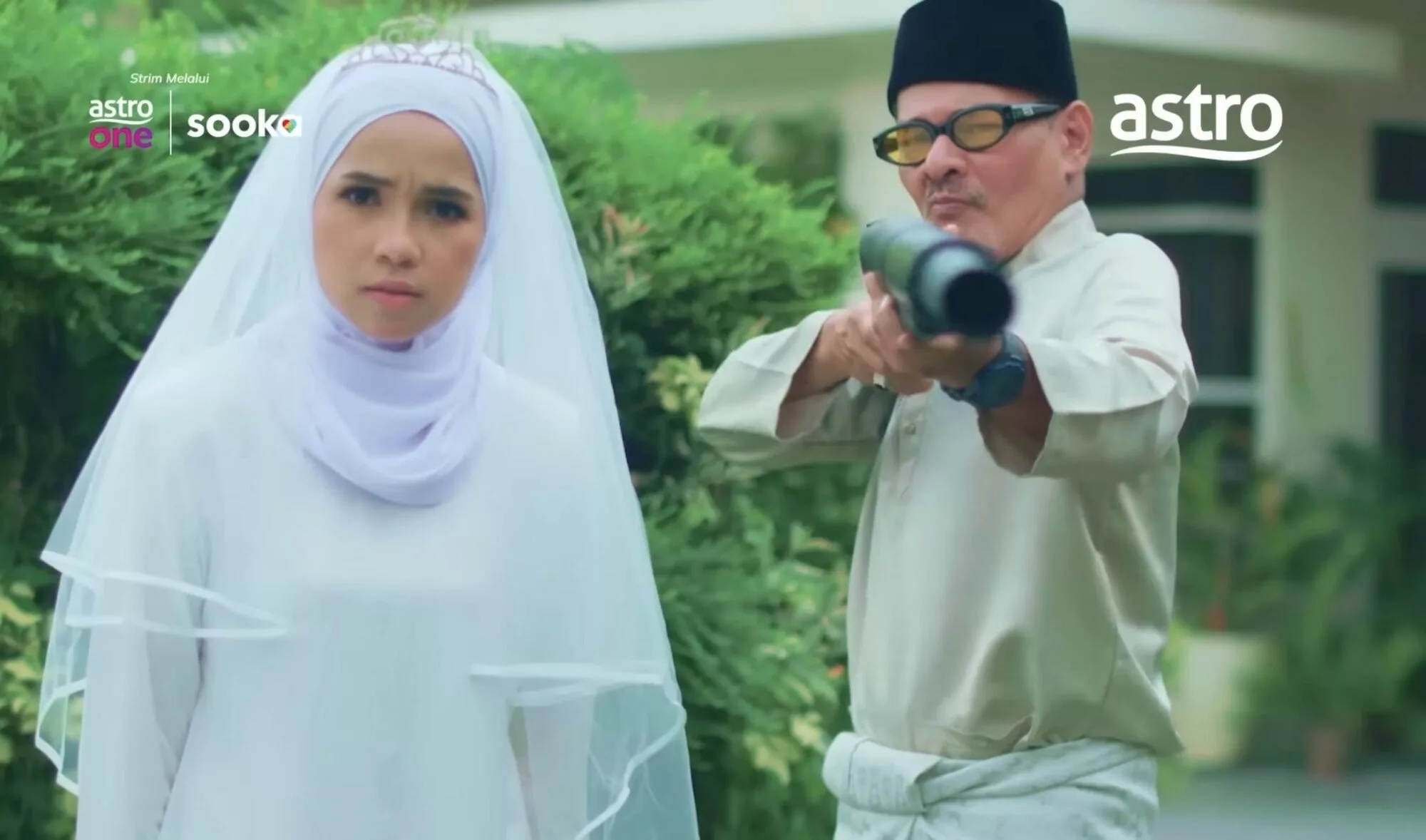 Bila Kau Dapat Mentua Mafia! Lakonan Zahiril & Siti Hariesa Dalam Siri Terbaru Astro ‘Bapa Mentuaku Mafia’ 9 Bila Kau Dapat Mentua Mafia! Lakonan Zahiril & Siti Hariesa Dalam Siri Terbaru Astro ‘Bapa Mentuaku Mafia’