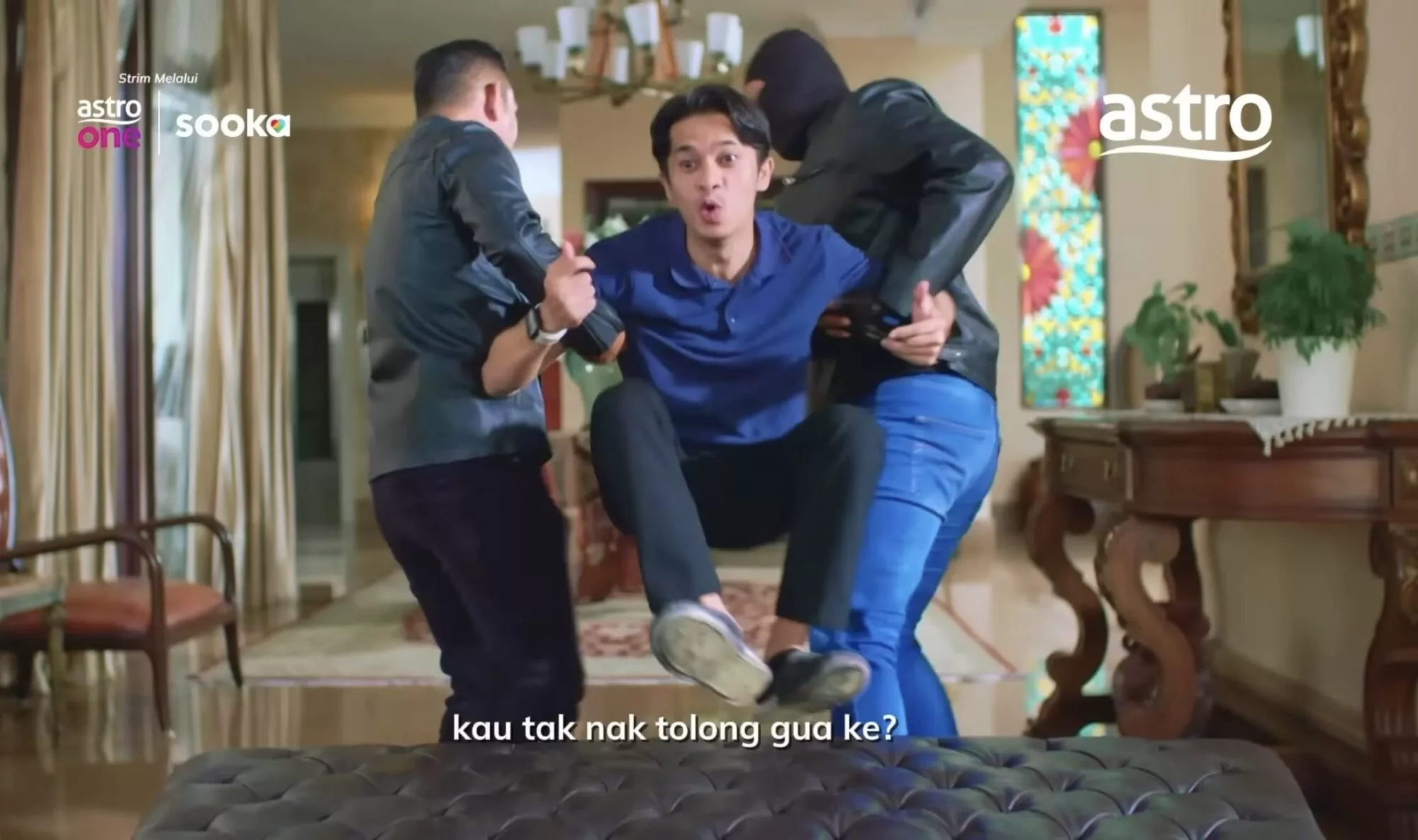 Bila Kau Dapat Mentua Mafia! Lakonan Zahiril & Siti Hariesa Dalam Siri Terbaru Astro ‘Bapa Mentuaku Mafia’ 10 Bila Kau Dapat Mentua Mafia! Lakonan Zahiril & Siti Hariesa Dalam Siri Terbaru Astro ‘Bapa Mentuaku Mafia’