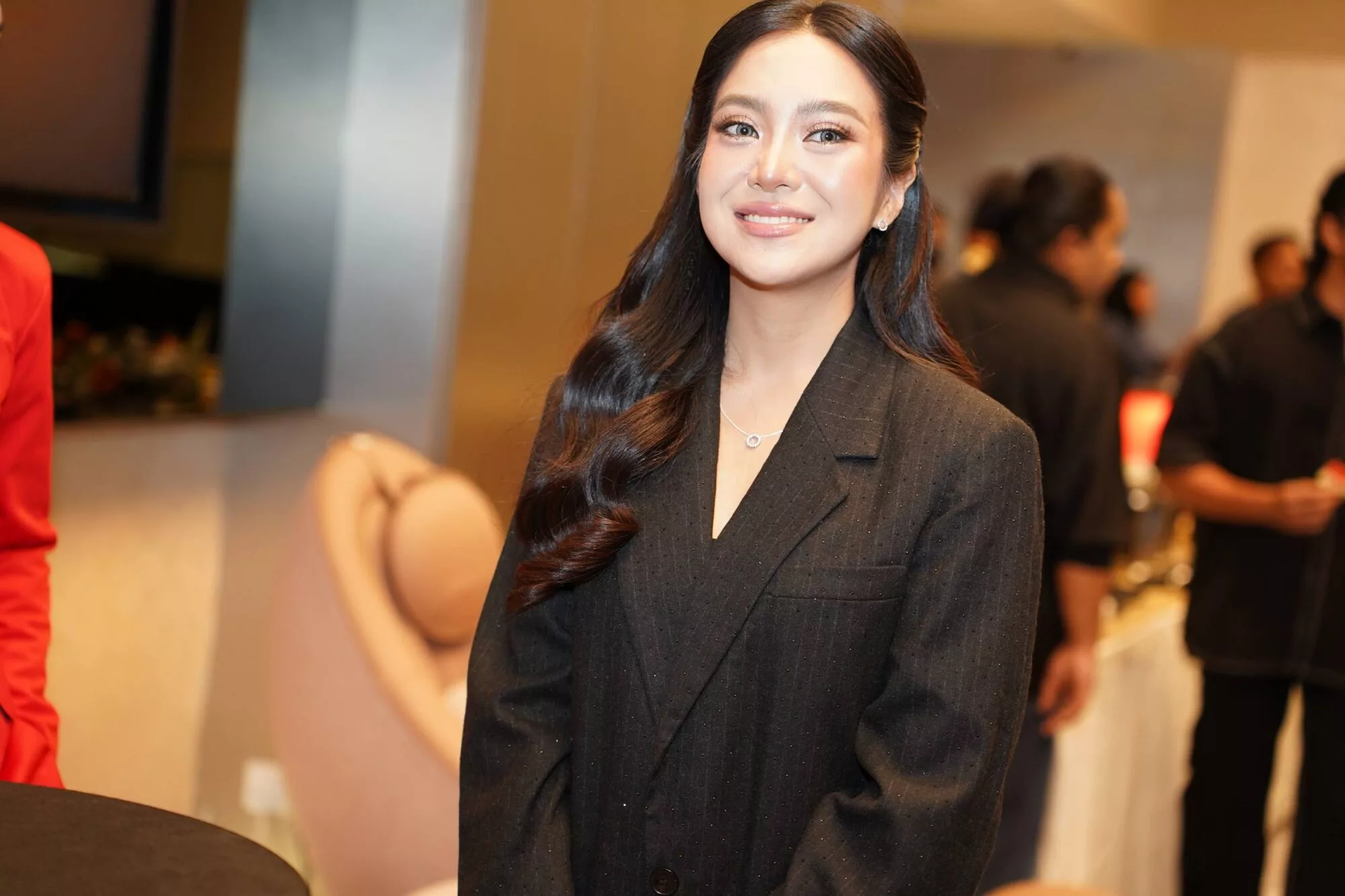 Mawar Rashid Di Fasa Bahagia? Perjelas Foto Bersama Lelaki Misteri - “Soal Jodoh, Saya Serah Pada Allah.” 8 Mawar Rashid Di Fasa Bahagia? Perjelas Foto Bersama Lelaki Misteri – “Soal Jodoh, Saya Serah Pada Allah.”
