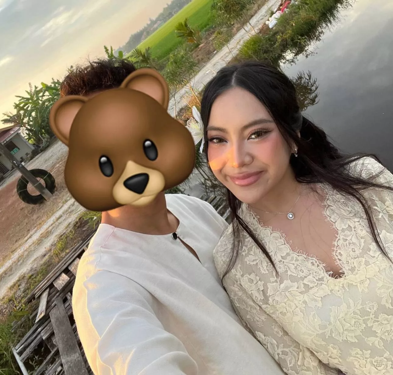 Mawar Rashid Di Fasa Bahagia? Perjelas Foto Bersama Lelaki Misteri - “Soal Jodoh, Saya Serah Pada Allah.” 6 Mawar Rashid Di Fasa Bahagia? Perjelas Foto Bersama Lelaki Misteri – “Soal Jodoh, Saya Serah Pada Allah.”