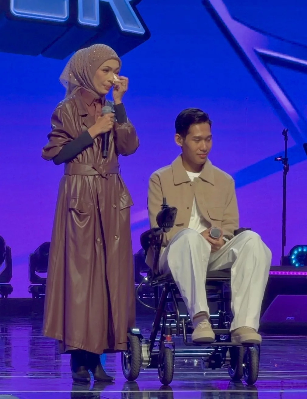 Adrian Adam Buat Ramai Sebak, Rupanya Lagu ‘Ku Mohon’ Dalam Senarai Untuk Penyertaan TTMM2 - “Saya Ketepikan Perasaan Malu…” 5 Adrian Adam Buat Ramai Sebak, Rupanya Lagu ‘Ku Mohon’ Dalam Senarai Untuk Penyertaan TTMM2 – “Saya Ketepikan Perasaan Malu…”