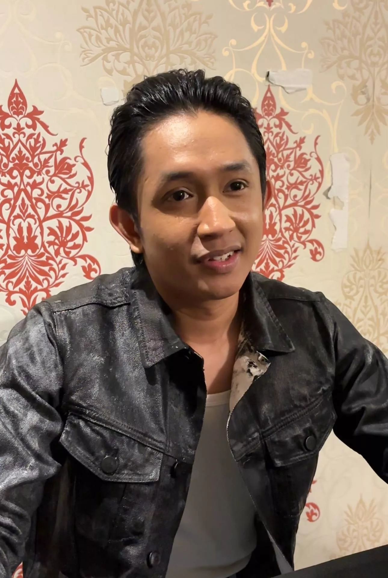 “Dia Pesan Supaya…,” - Kim Khairii Lerai Teka-Teki, Sudah Berkahwin & Miliki Cahaya Mata… Isteri Sokong Perjalanan Di TTMM2 7 “Dia Pesan Supaya…,” – Kim Khairii Lerai Teka-Teki, Sudah Berkahwin & Miliki Cahaya Mata… Isteri Sokong Perjalanan Di TTMM2