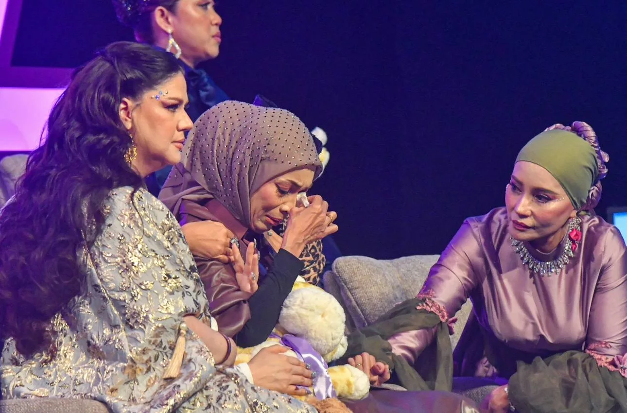 Amyza Tersentuh Lihat Persembahan Adrian, Bawa Semangat Arwah Andre Di Pentas TTMM2 - “Dia Berhasrat Nak Duet Dengan Abangnya…” 6 Amyza Tersentuh Lihat Persembahan Adrian, Bawa Semangat Arwah Andre Di Pentas TTMM2 – “Dia Berhasrat Nak Duet Dengan Abangnya…”