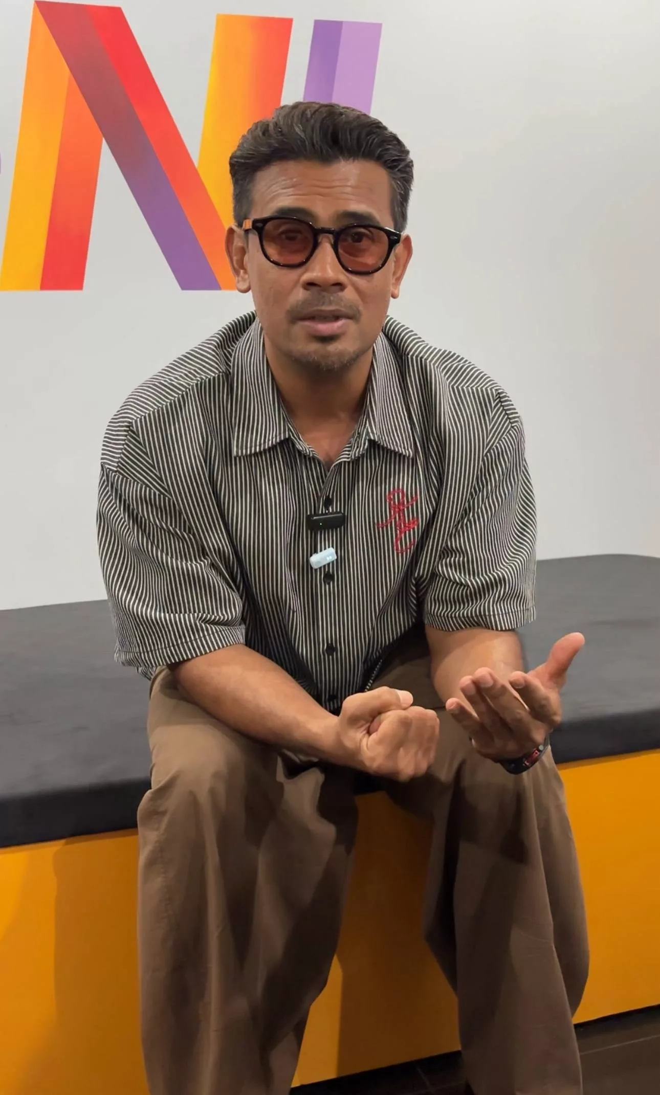 Remy Ishak Ulas Isu Artis Sombong, Henti Cakap Buruk Fasal Orang Lain - “Kalau Cakap Fasal Jiran Sebelah, Tak Best.” 5 Remy Ishak Ulas Isu Artis Sombong, Henti Cakap Buruk Fasal Orang Lain – “Kalau Cakap Fasal Jiran Sebelah, Tak Best.”