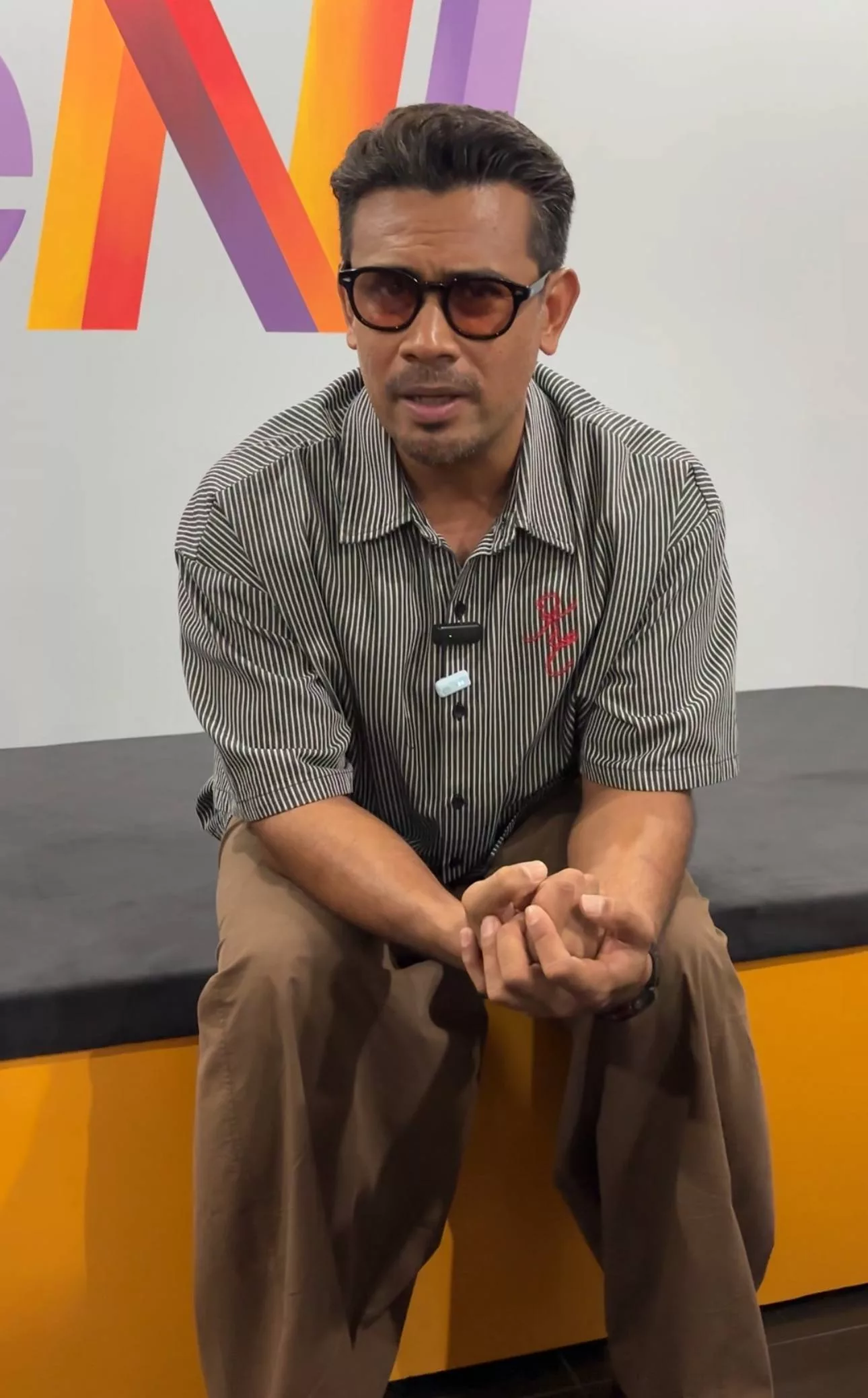 Remy Ishak Ulas Isu Artis Sombong, Henti Cakap Buruk Fasal Orang Lain - “Kalau Cakap Fasal Jiran Sebelah, Tak Best.” 6 Remy Ishak Ulas Isu Artis Sombong, Henti Cakap Buruk Fasal Orang Lain – “Kalau Cakap Fasal Jiran Sebelah, Tak Best.”