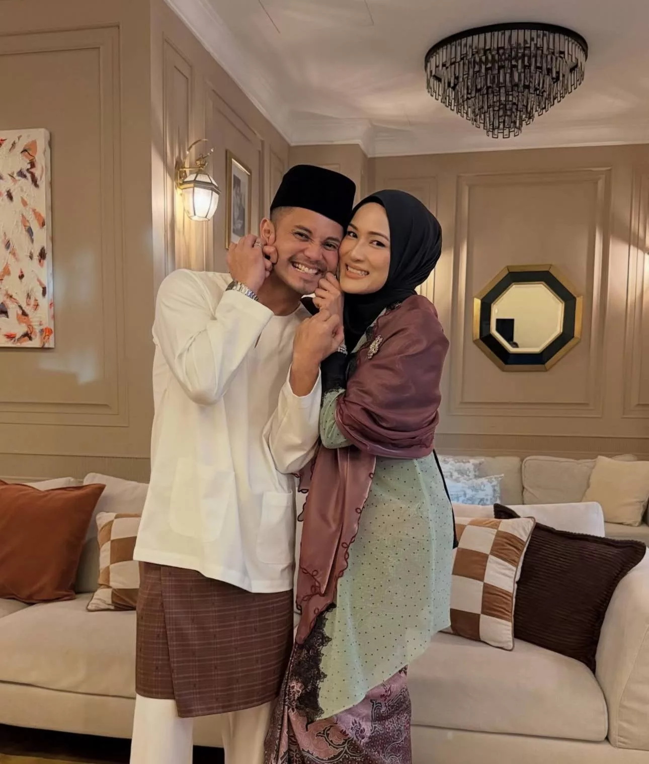 “Waktu Awal Perkahwinan Dulu, Kami Selalu Fikir…,” - Hanis Zalikha Syukur Bisnes Bertahan 10 Tahun Bersama Suami, Banyak Belajar Dari Kesilapan 9 “Waktu Awal Perkahwinan Dulu, Kami Selalu Fikir…,” – Hanis Zalikha Syukur Bisnes Bertahan 10 Tahun Bersama Suami, Banyak Belajar Dari Kesilapan