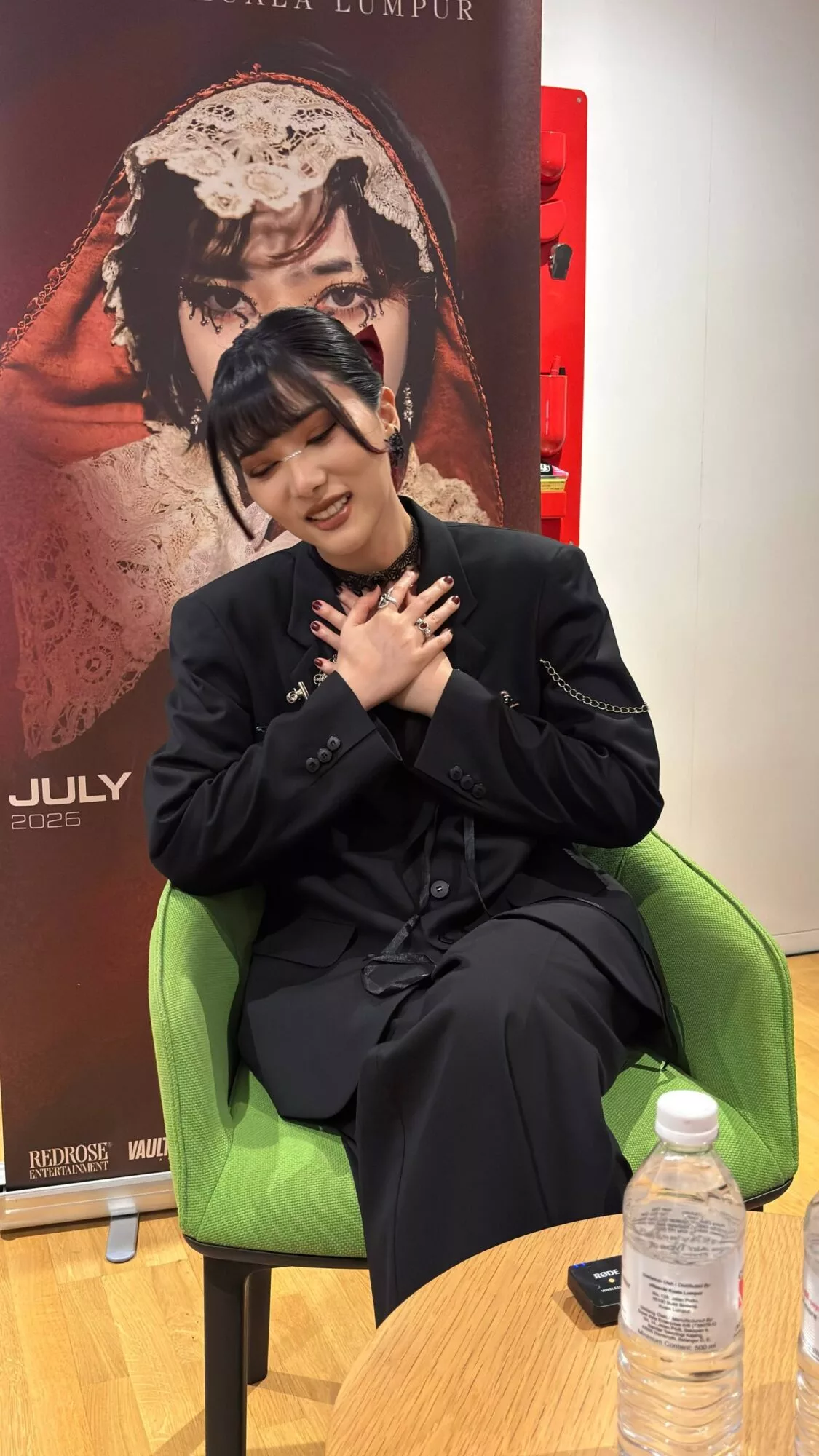 “Dia Tak Pernah Tunjuk Rasa Sakit,” – Isyana Sarasvati Kongsi Momen Rakam Lagu Dengan Allahyarham Vidi Aldiano, Semangat Juang Sahabat Jadi Inspirasi