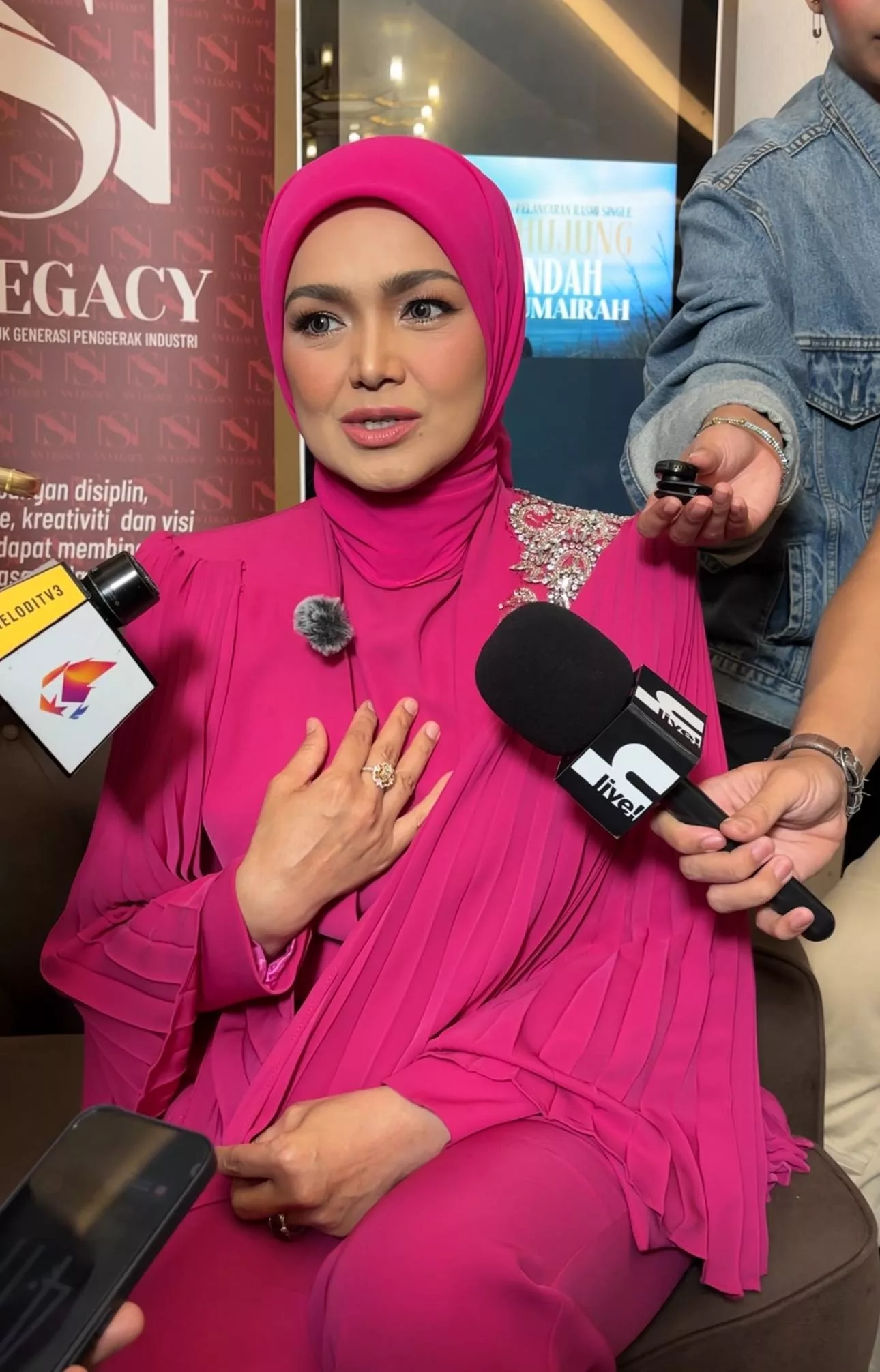 “Mereka Layan Saya Macam Geng WhatsApp,” – Siti Nurhaliza Tak Anggap Platform Threads Toksik, Papar Sisi Kelakar & Bantu Usahawan