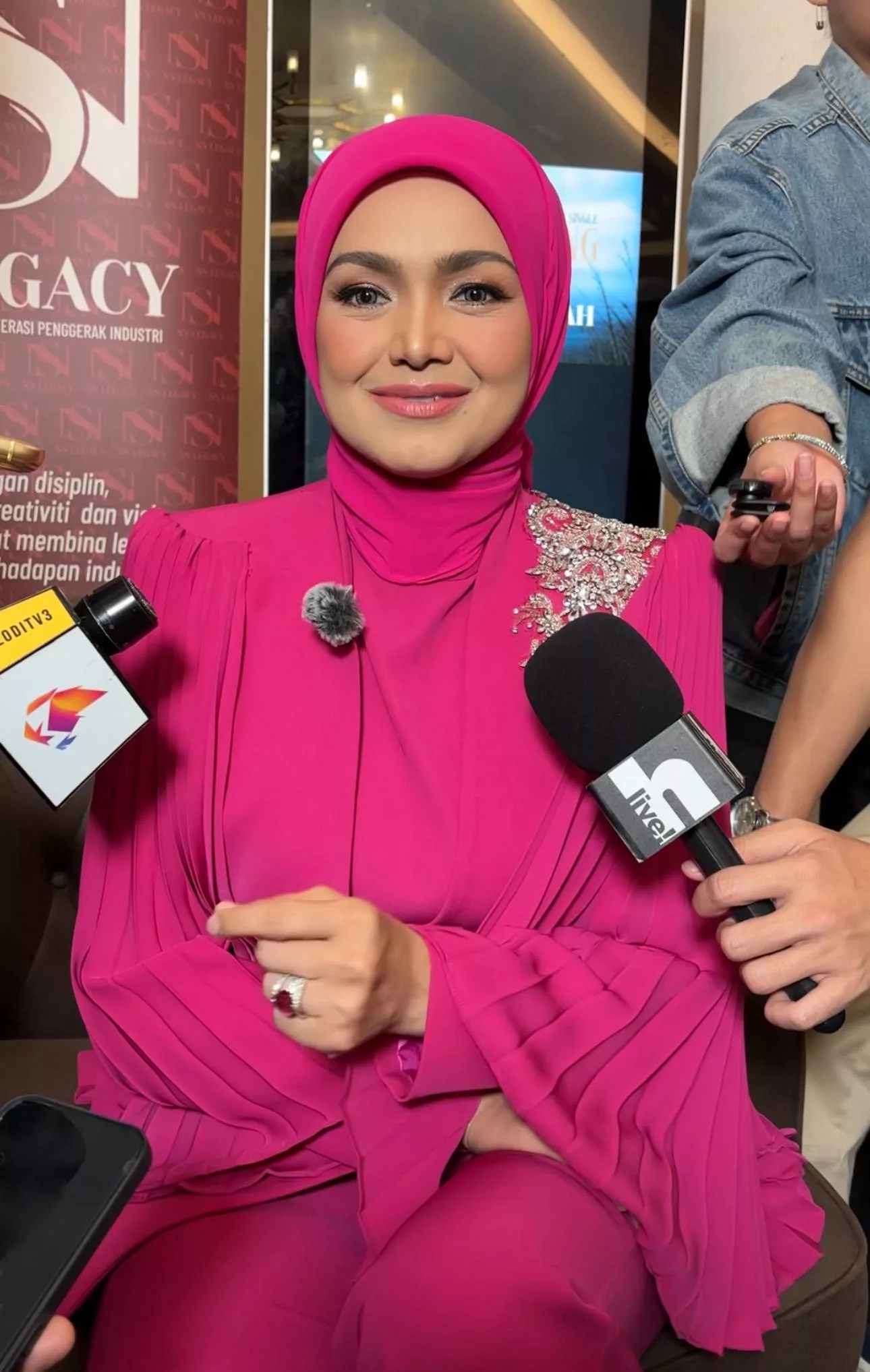 “Mereka Layan Saya Macam Geng WhatsApp,” – Siti Nurhaliza Tak Anggap Platform Threads Toksik, Papar Sisi Kelakar & Bantu Usahawan