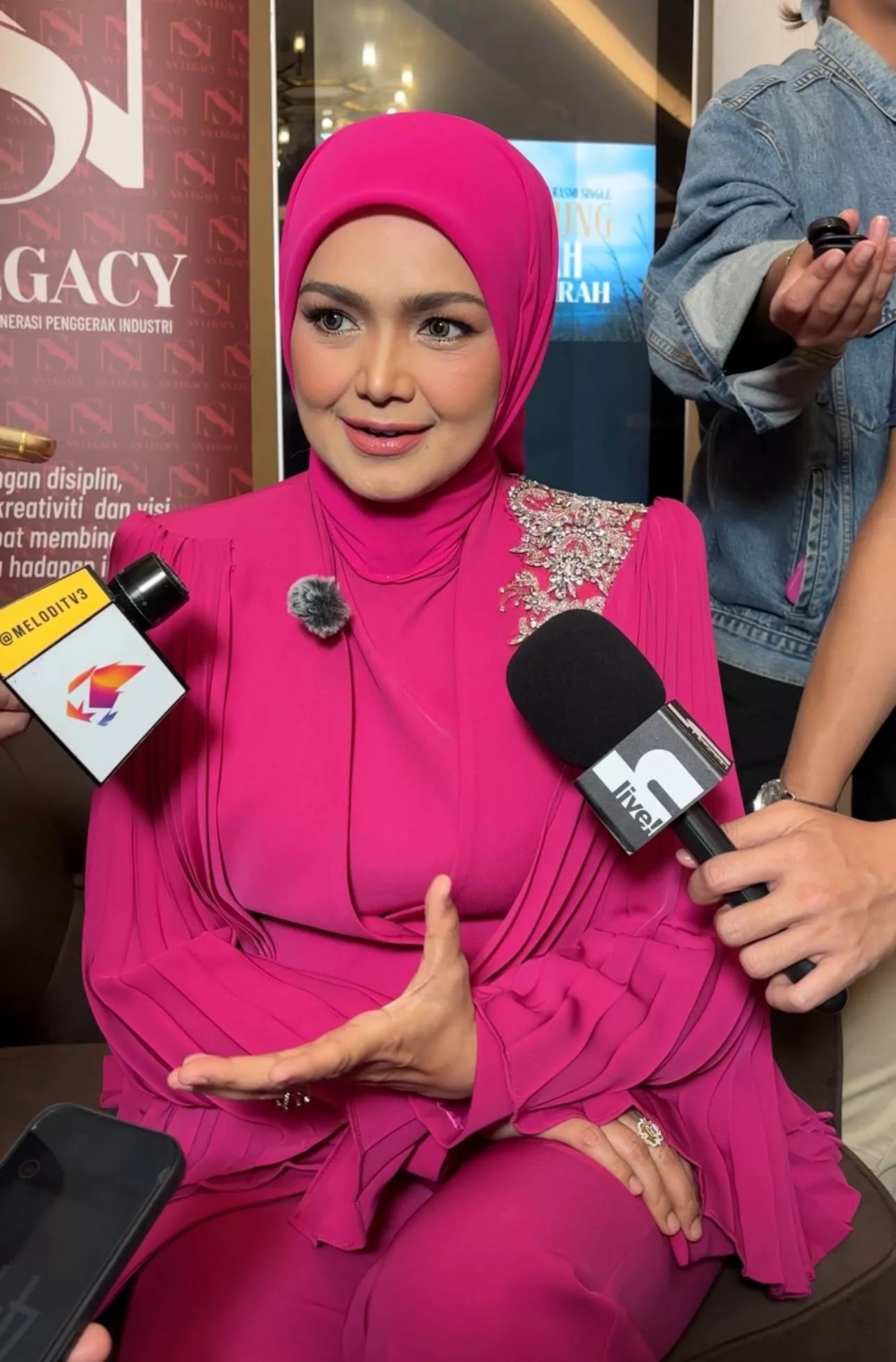 “Mereka Layan Saya Macam Geng WhatsApp,” – Siti Nurhaliza Tak Anggap Platform Threads Toksik, Papar Sisi Kelakar & Bantu Usahawan