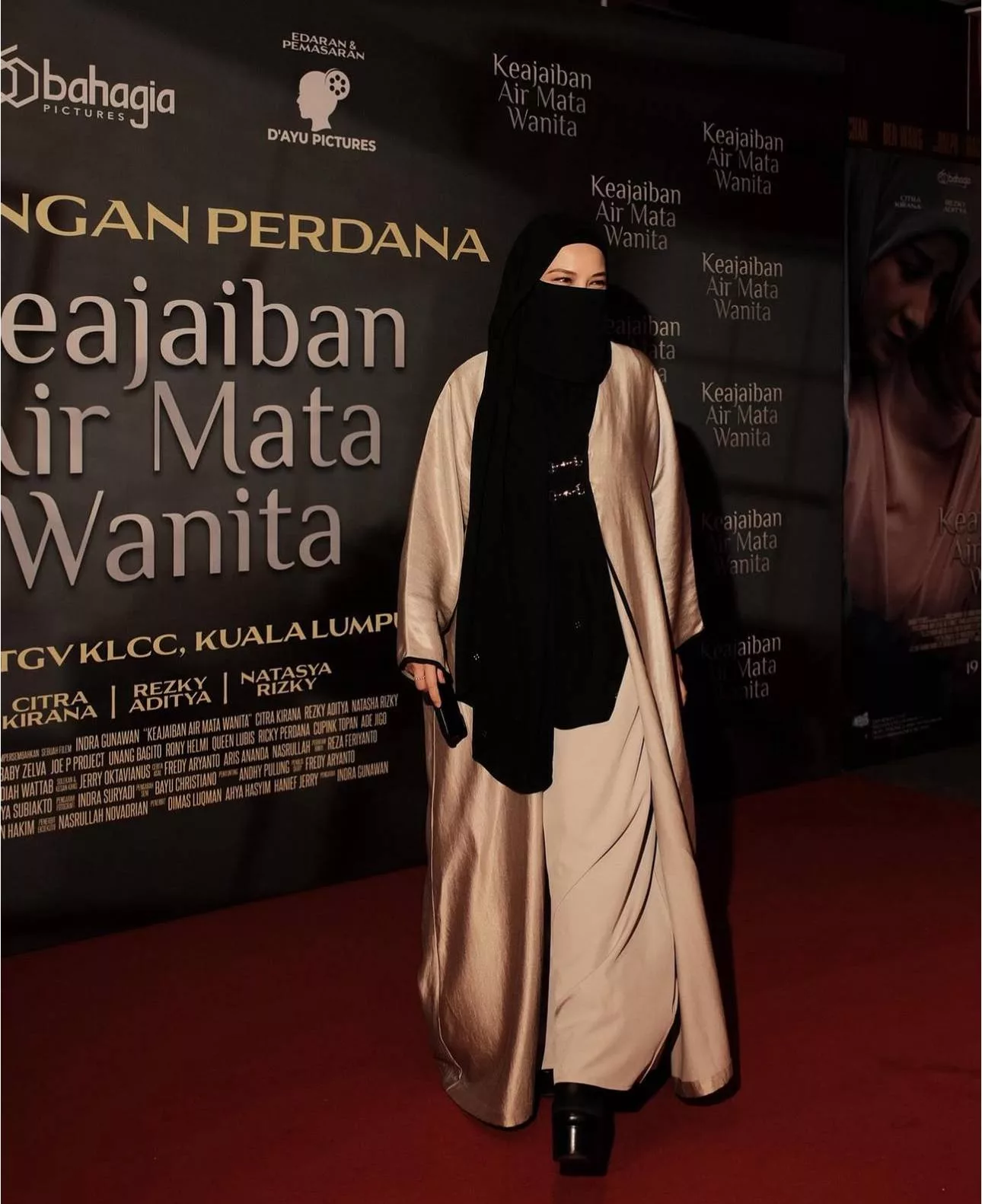 “Macam On The Way Sahaja…,” - Macam Ada Baby Bump, Netizen Mula Teka Neelofa Sedang Hamil Anak Ketiga? 8 “Macam On The Way Sahaja…,” – Macam Ada Baby Bump, Netizen Mula Teka Neelofa Sedang Hamil Anak Ketiga?