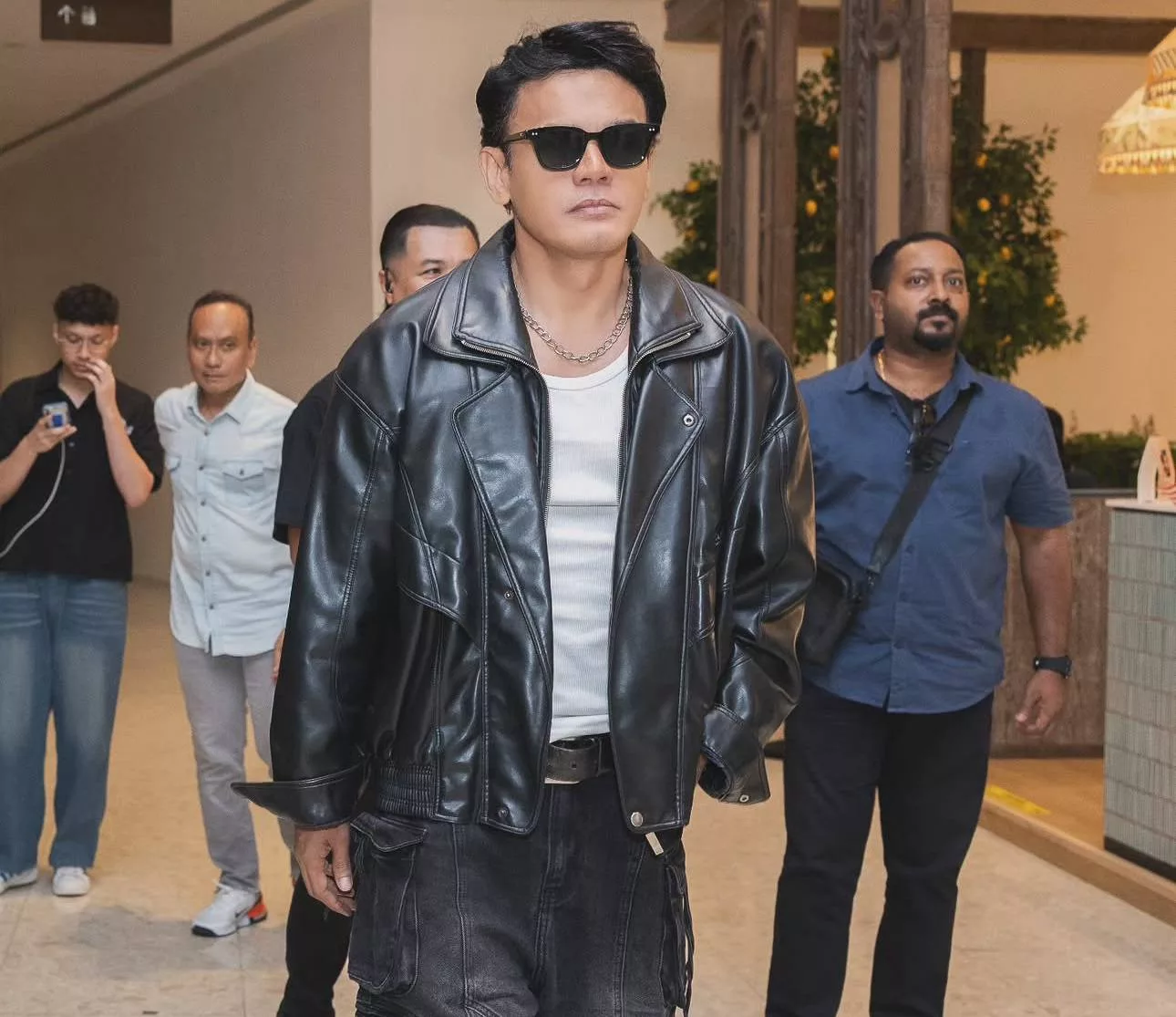 Ramai Mengusik Di Media Sosial, Yusry Akui Takut Terima Perhatian Luar Biasa - “Peminat Pun Tahu Saya Introvert, Pendiam & Pemalu.” 6 Ramai Mengusik Di Media Sosial, Yusry Akui Takut Terima Perhatian Luar Biasa – “Peminat Pun Tahu Saya Introvert, Pendiam & Pemalu.”