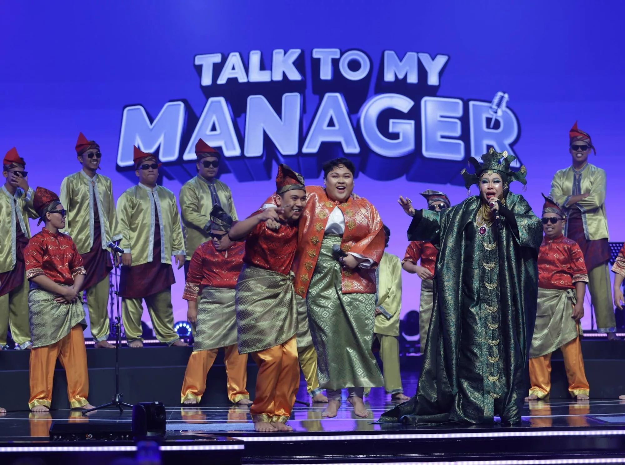 “Ini Idea Kami, Tak Bayar Sesiapa Pun,” - Cik B & DSV Tak Sangka Dapat 4 Standing Ovation, Idea Luar Kotak Dipertikai 6 “Ini Idea Kami, Tak Bayar Sesiapa Pun,” – Cik B & DSV Tak Sangka Dapat 4 Standing Ovation, Idea Luar Kotak Dipertikai