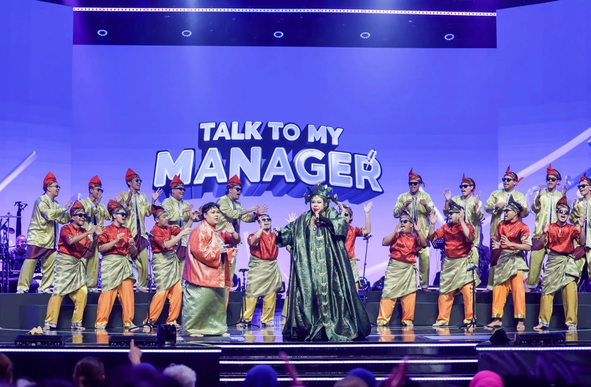 “Ini Idea Kami, Tak Bayar Sesiapa Pun,” - Cik B & DSV Tak Sangka Dapat 4 Standing Ovation, Idea Luar Kotak Dipertikai 9 “Ini Idea Kami, Tak Bayar Sesiapa Pun,” – Cik B & DSV Tak Sangka Dapat 4 Standing Ovation, Idea Luar Kotak Dipertikai