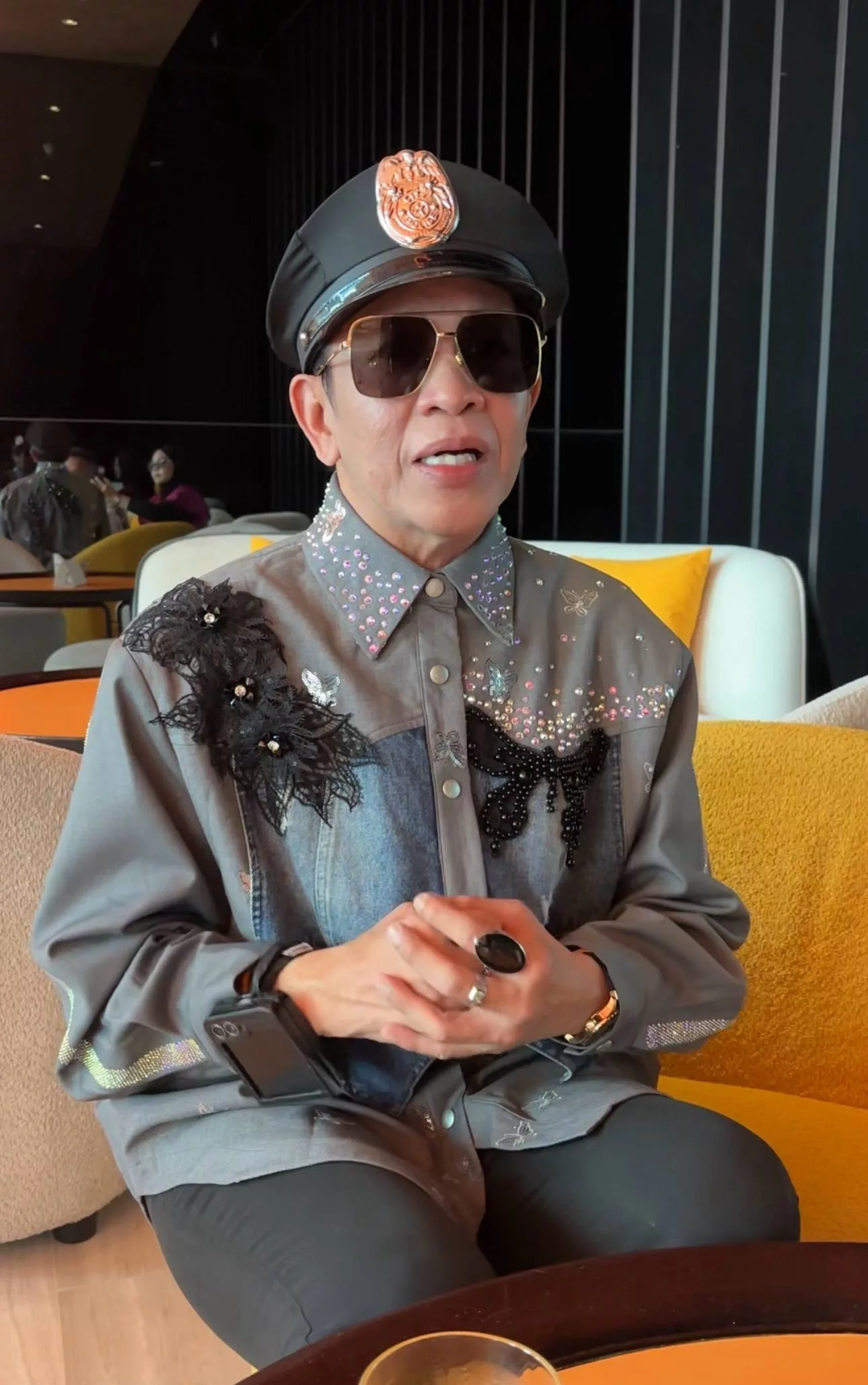 “Walaupun Kita Tak Sampai Ke Jenjang Pelamin…,” - Roslan Shah Reda Kalau DSV Berjodohan Dengan Fazley Yaakob, Tak Kecil Hati 9 “Walaupun Kita Tak Sampai Ke Jenjang Pelamin…,” – Roslan Shah Reda Kalau DSV Berjodohan Dengan Fazley Yaakob, Tak Kecil Hati