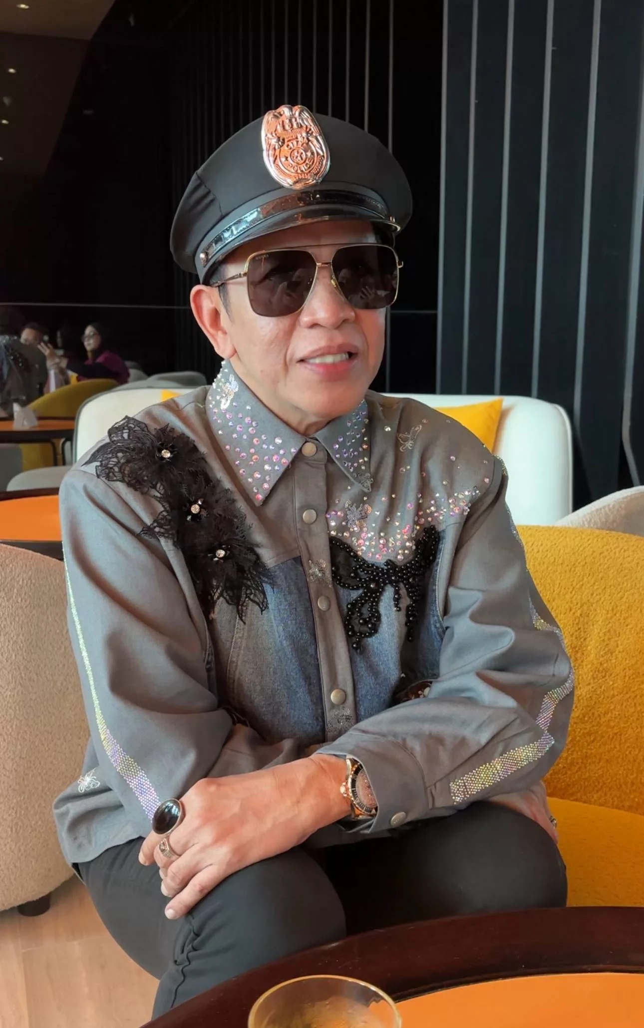 “Walaupun Kita Tak Sampai Ke Jenjang Pelamin…,” - Roslan Shah Reda Kalau DSV Berjodohan Dengan Fazley Yaakob, Tak Kecil Hati 6 “Walaupun Kita Tak Sampai Ke Jenjang Pelamin…,” – Roslan Shah Reda Kalau DSV Berjodohan Dengan Fazley Yaakob, Tak Kecil Hati
