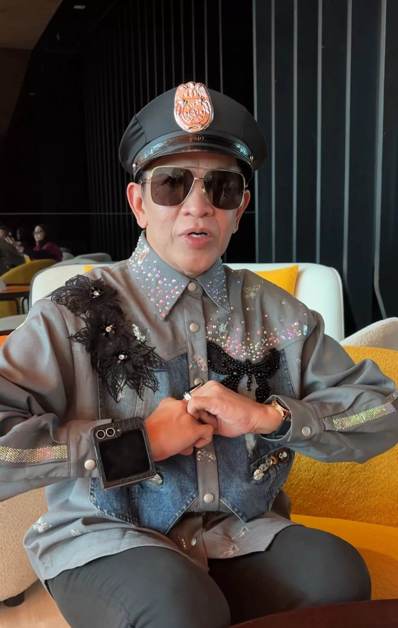 “Walaupun Kita Tak Sampai Ke Jenjang Pelamin…,” - Roslan Shah Reda Kalau DSV Berjodohan Dengan Fazley Yaakob, Tak Kecil Hati 7 “Walaupun Kita Tak Sampai Ke Jenjang Pelamin…,” – Roslan Shah Reda Kalau DSV Berjodohan Dengan Fazley Yaakob, Tak Kecil Hati