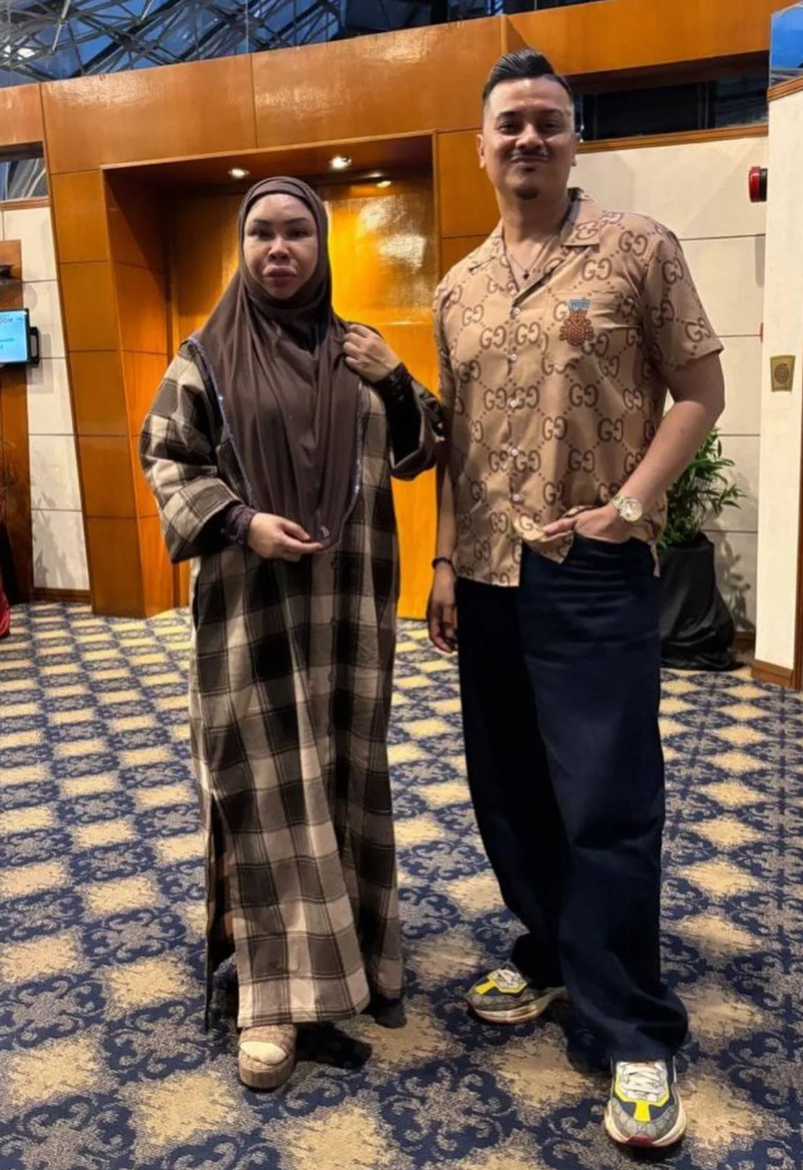 “Walaupun Kita Tak Sampai Ke Jenjang Pelamin…,” - Roslan Shah Reda Kalau DSV Berjodohan Dengan Fazley Yaakob, Tak Kecil Hati 8 “Walaupun Kita Tak Sampai Ke Jenjang Pelamin…,” – Roslan Shah Reda Kalau DSV Berjodohan Dengan Fazley Yaakob, Tak Kecil Hati