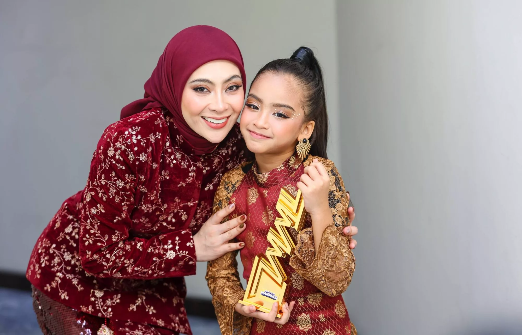 Anggrek Berjaya Buktikan Usia Bukan Penghalang, Adira Kawal Impak Populariti Anak - “Sebagai Ibu, Takut Juga Dengan Pujian Yang Berlebihan.” 9 Anggrek Berjaya Buktikan Usia Bukan Penghalang, Adira Kawal Impak Populariti Anak – “Sebagai Ibu, Takut Juga Dengan Pujian Yang Berlebihan.”