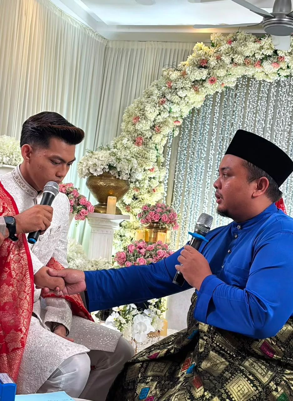 Zubir Khan Kini Suami Dr. Heama Maleini Dengan Sekali Lafaz, Momen Salam Restu Undang Sebak 5 Zubir Khan Kini Suami Dr. Heama Maleini Dengan Sekali Lafaz, Momen Salam Restu Undang Sebak