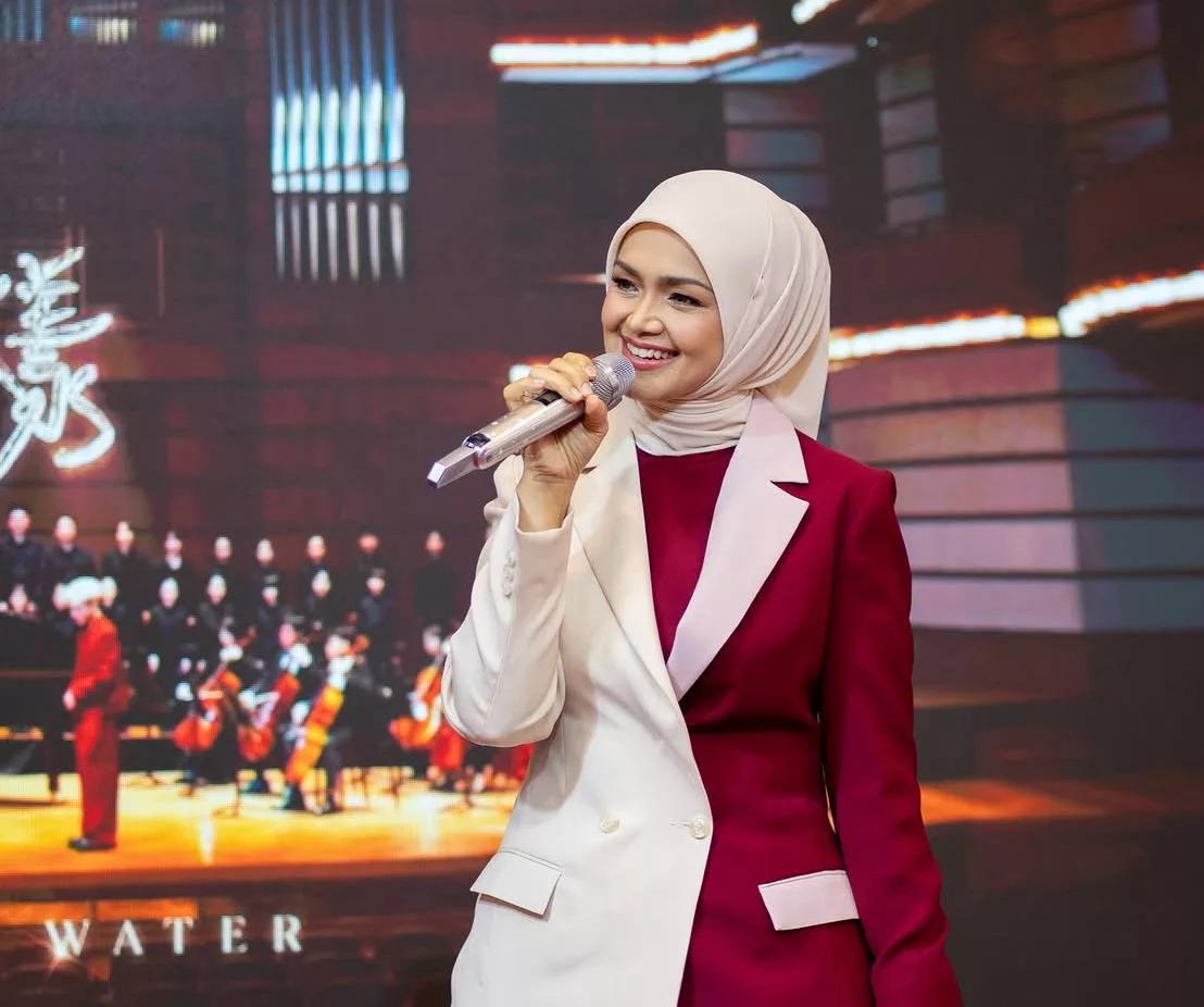 Siti Nurhaliza Dipuji Firdhaus, Ambil Masa Hampir 3 Jam Rakam Lagu Mandarin - “Dari Segi Sebutan, Hampir Sempurna.” 7 Siti Nurhaliza Dipuji Firdhaus, Ambil Masa Hampir 3 Jam Rakam Lagu Mandarin – “Dari Segi Sebutan, Hampir Sempurna.”