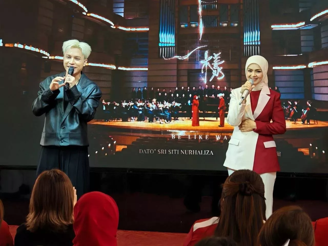 Siti Nurhaliza Dipuji Firdhaus, Ambil Masa Hampir 3 Jam Rakam Lagu Mandarin - “Dari Segi Sebutan, Hampir Sempurna.” 9 Siti Nurhaliza Dipuji Firdhaus, Ambil Masa Hampir 3 Jam Rakam Lagu Mandarin – “Dari Segi Sebutan, Hampir Sempurna.”
