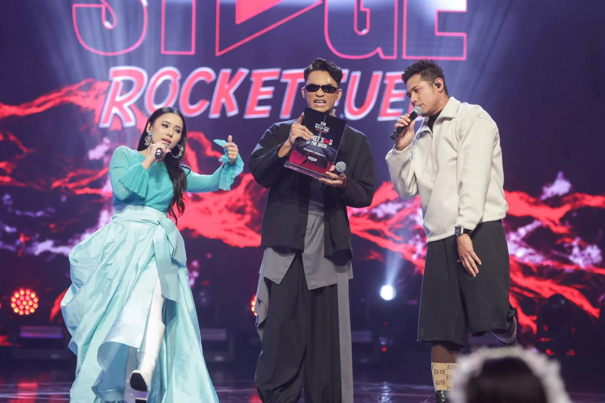 Hussain ‘Menyala’ Terima Markah Tertinggi 72%, Sufie Rose Pula Tiada Rezeki… Jadi Peserta Pertama Tersingkir Big Stage Rocketfuel 18 Hussain ‘Menyala’ Terima Markah Tertinggi 72%, Sufie Rose Pula Tiada Rezeki… Jadi Peserta Pertama Tersingkir Big Stage Rocketfuel