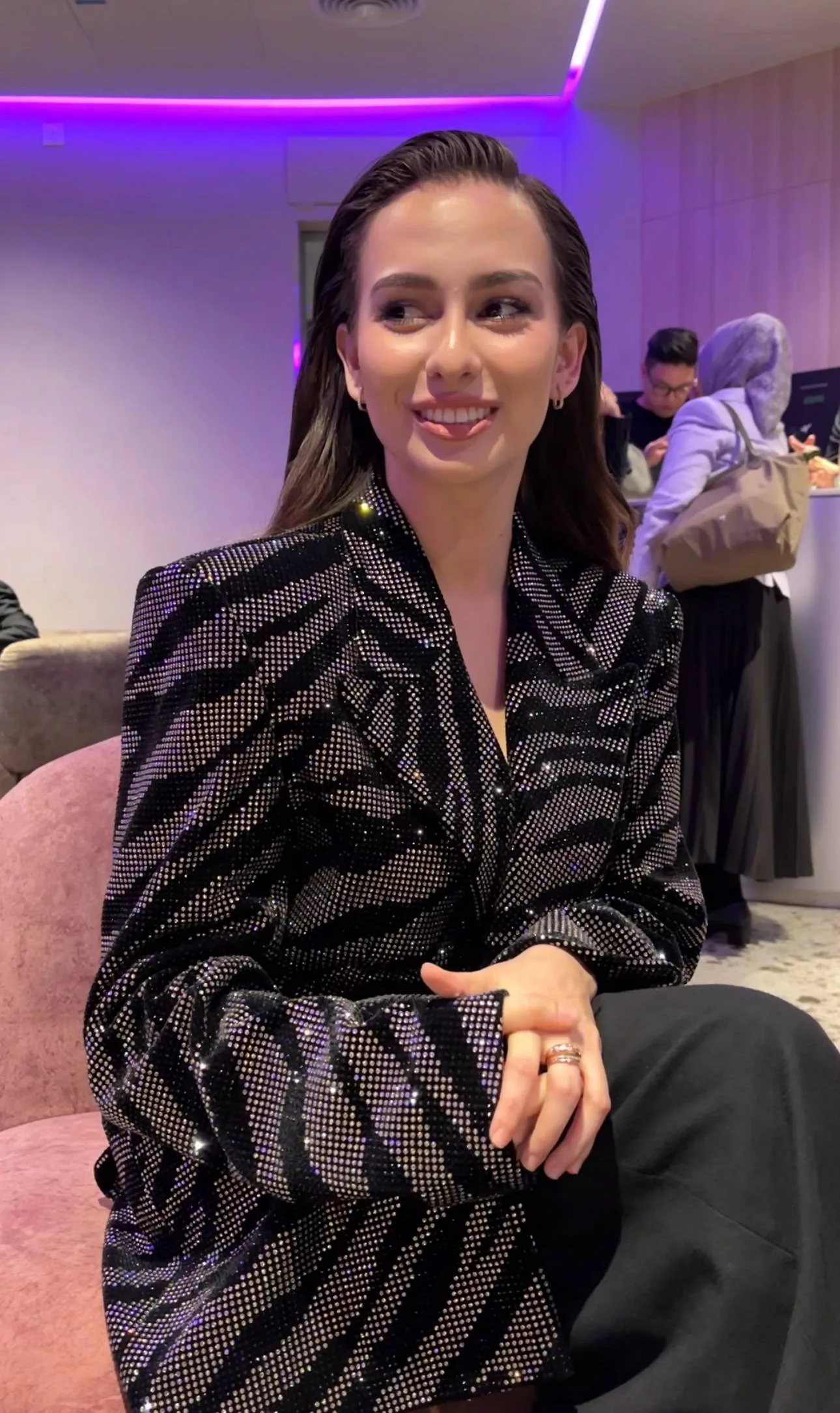 Anna Jobling Akhirnya Akui Bercinta Dengan Karel Susanteo, Belum Fikir Soal Kahwin – “Saya Tertarik Dengan Personalitinya.”