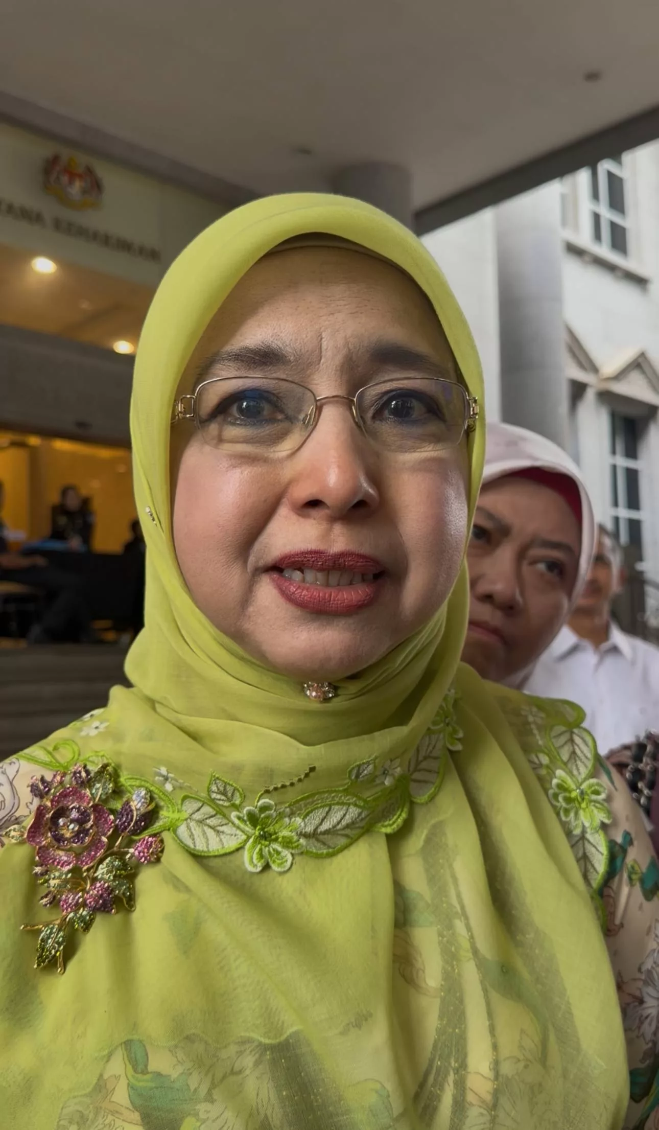 “Barulah Boleh Fikir Nak Ikat Bunga Telur,” – Ibu Syed Saddiq Syukur Boleh Mula Rancang Persiapan Kahwin, Kagumi Kesetiaan & Keikhlasan Bella Astillah