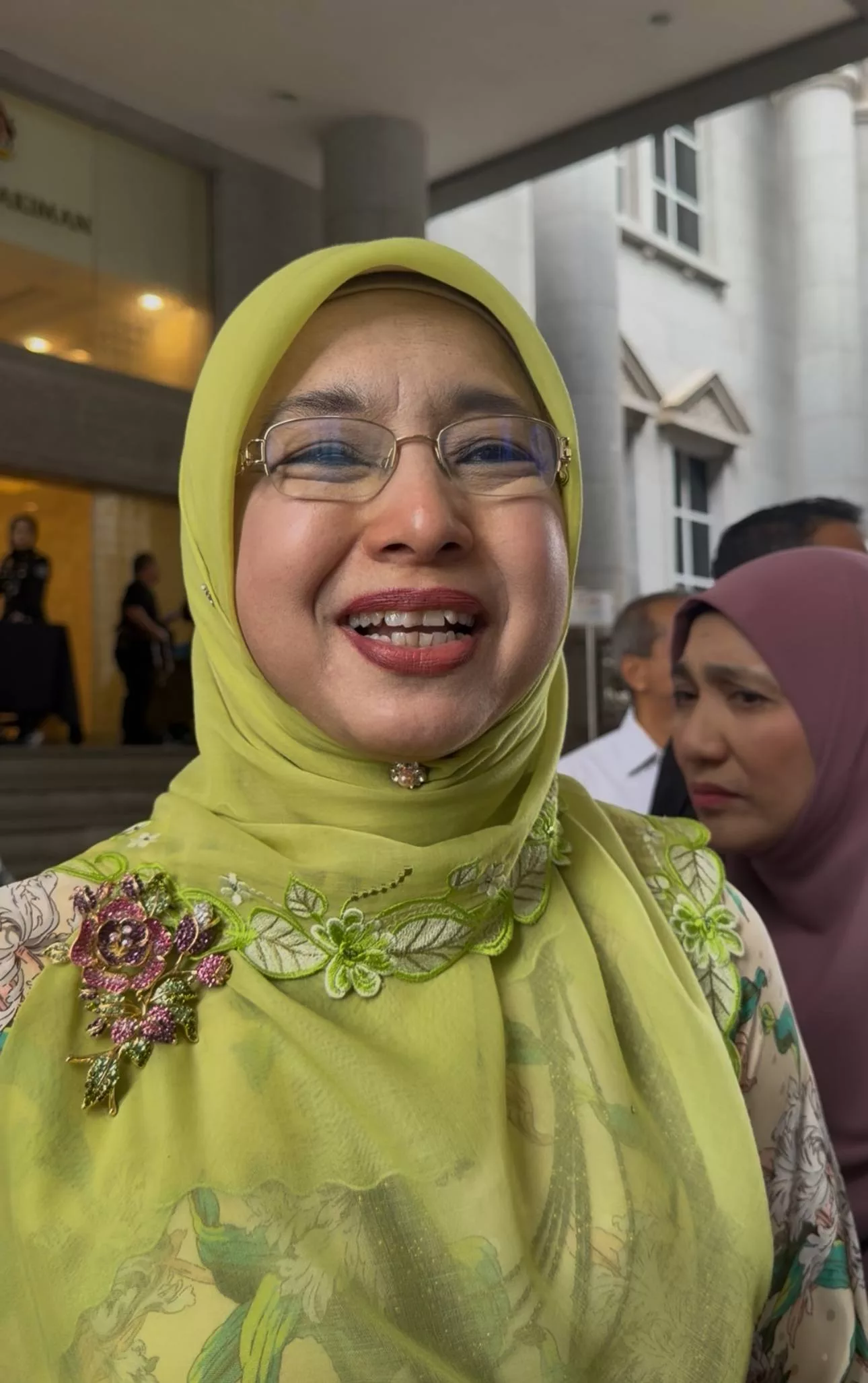 “Barulah Boleh Fikir Nak Ikat Bunga Telur,” – Ibu Syed Saddiq Syukur Boleh Mula Rancang Persiapan Kahwin, Kagumi Kesetiaan & Keikhlasan Bella Astillah