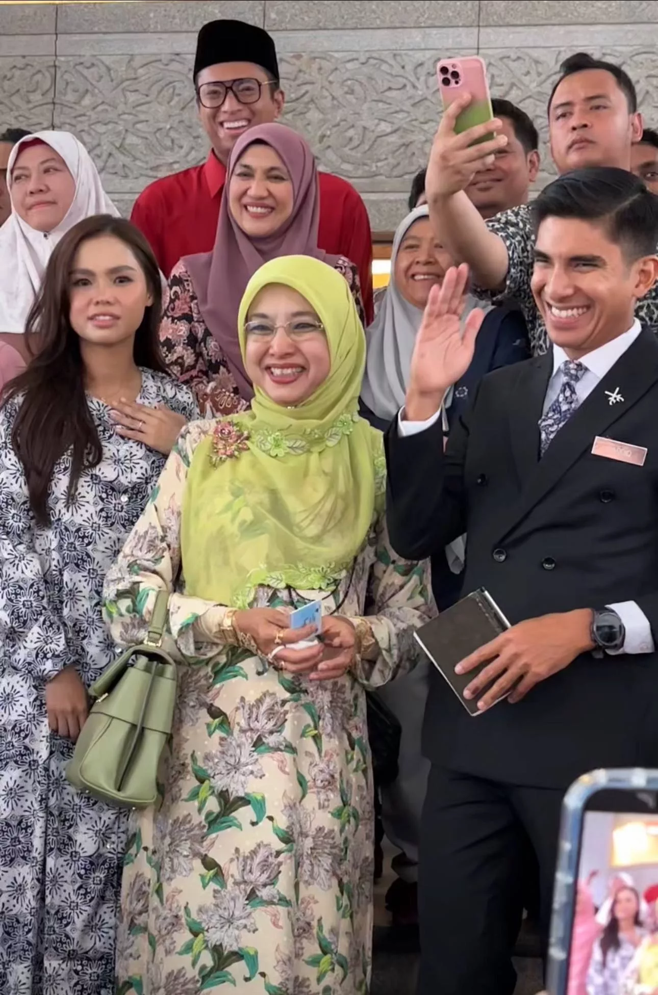 “Barulah Boleh Fikir Nak Ikat Bunga Telur,” – Ibu Syed Saddiq Syukur Boleh Mula Rancang Persiapan Kahwin, Kagumi Kesetiaan & Keikhlasan Bella Astillah