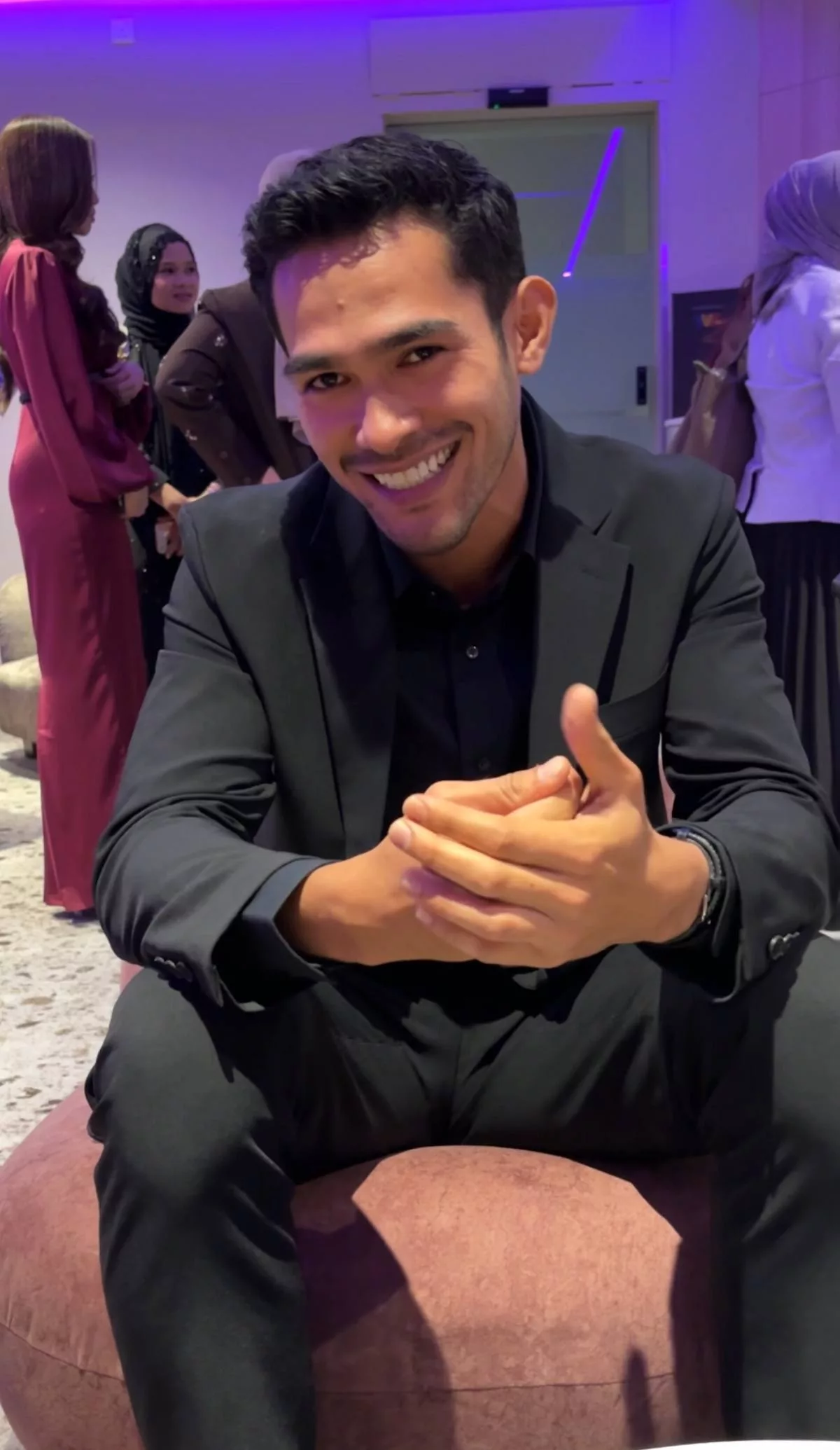 Pernah Kena ‘Sidai’ Berjam-Jam Di Set Penggambaran, Nafiz Muaz Hormat Kekangan Rakan Pelakon - “Saya Okay Saja Menunggu.” 6 Pernah Kena ‘Sidai’ Berjam-Jam Di Set Penggambaran, Nafiz Muaz Hormat Kekangan Rakan Pelakon – “Saya Okay Saja Menunggu.”