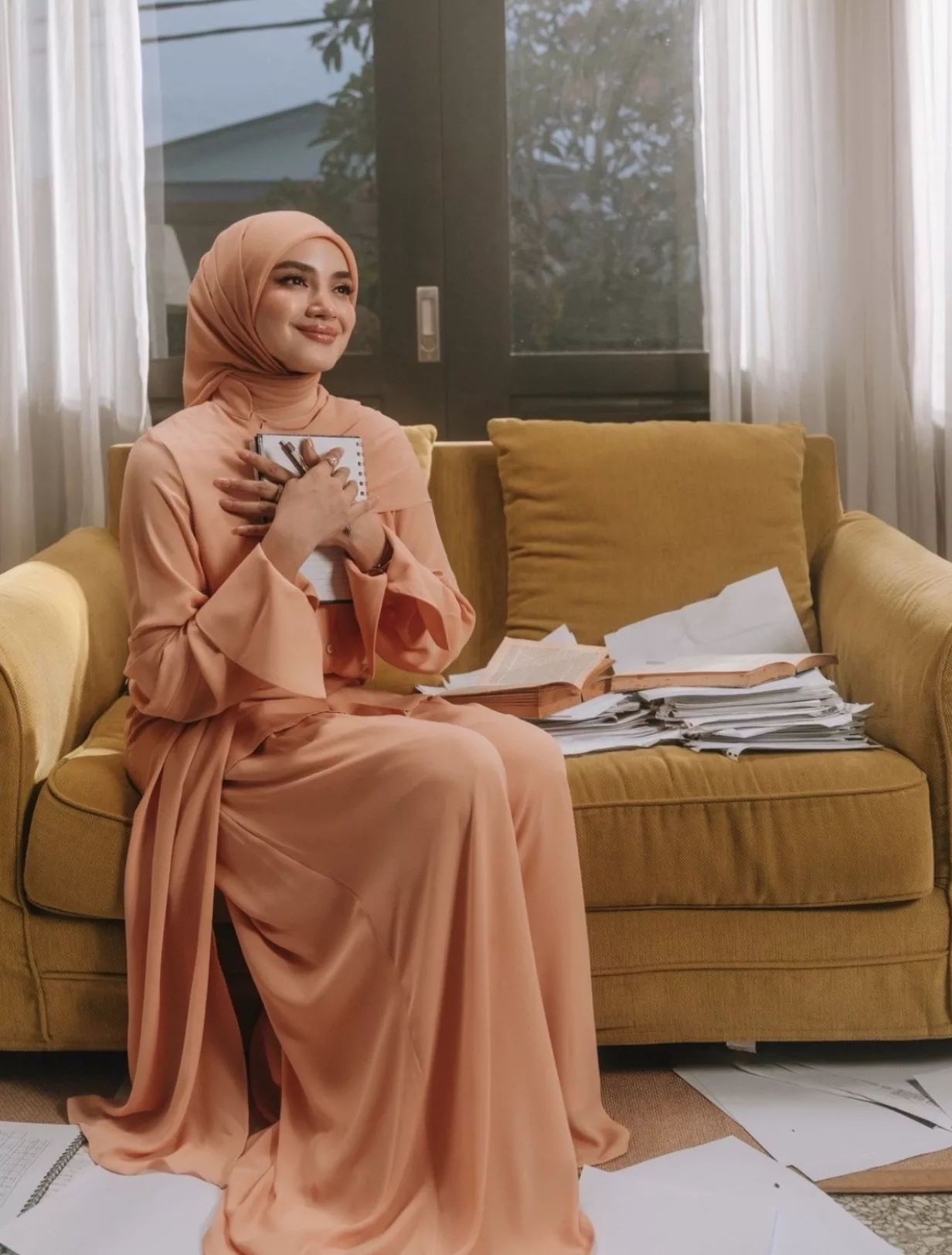 “Walau Ada Kisah Menyakitkan, Akhirnya Kita Sedar Semuanya Hadir Dengan Hikmah,” - ‘Kisah Terbaik’ Fazura, Sisi Perjalanan Hidup Penuh Makna 7 “Walau Ada Kisah Menyakitkan, Akhirnya Kita Sedar Semuanya Hadir Dengan Hikmah,” – ‘Kisah Terbaik’ Fazura, Sisi Perjalanan Hidup Penuh Makna