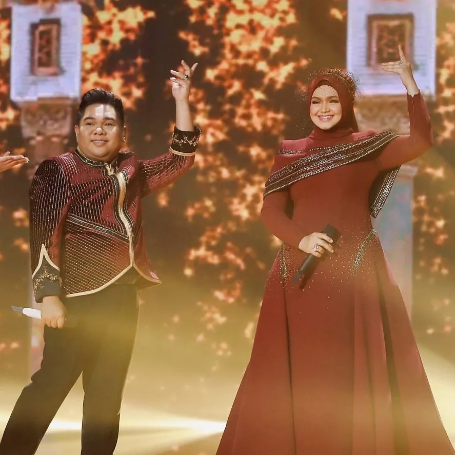 22 Lagu, Tiga Gelaran Juara! Siti Nurhaliza Kenang Perjalanan Gemilang Bersama AJL – “Pentas Inilah Yang Banyak Mematangkan Saya Sebagai Anak Seni.”