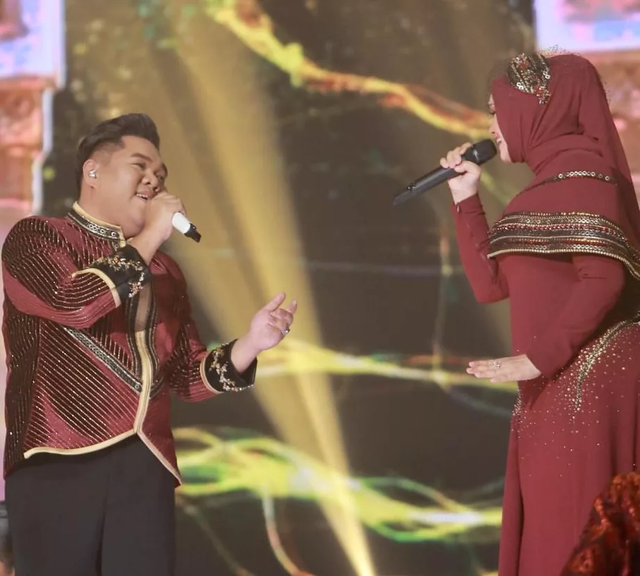 22 Lagu, Tiga Gelaran Juara! Siti Nurhaliza Kenang Perjalanan Gemilang Bersama AJL - “Pentas Inilah Yang Banyak Mematangkan Saya Sebagai Anak Seni." 7 22 Lagu, Tiga Gelaran Juara! Siti Nurhaliza Kenang Perjalanan Gemilang Bersama AJL – “Pentas Inilah Yang Banyak Mematangkan Saya Sebagai Anak Seni.”