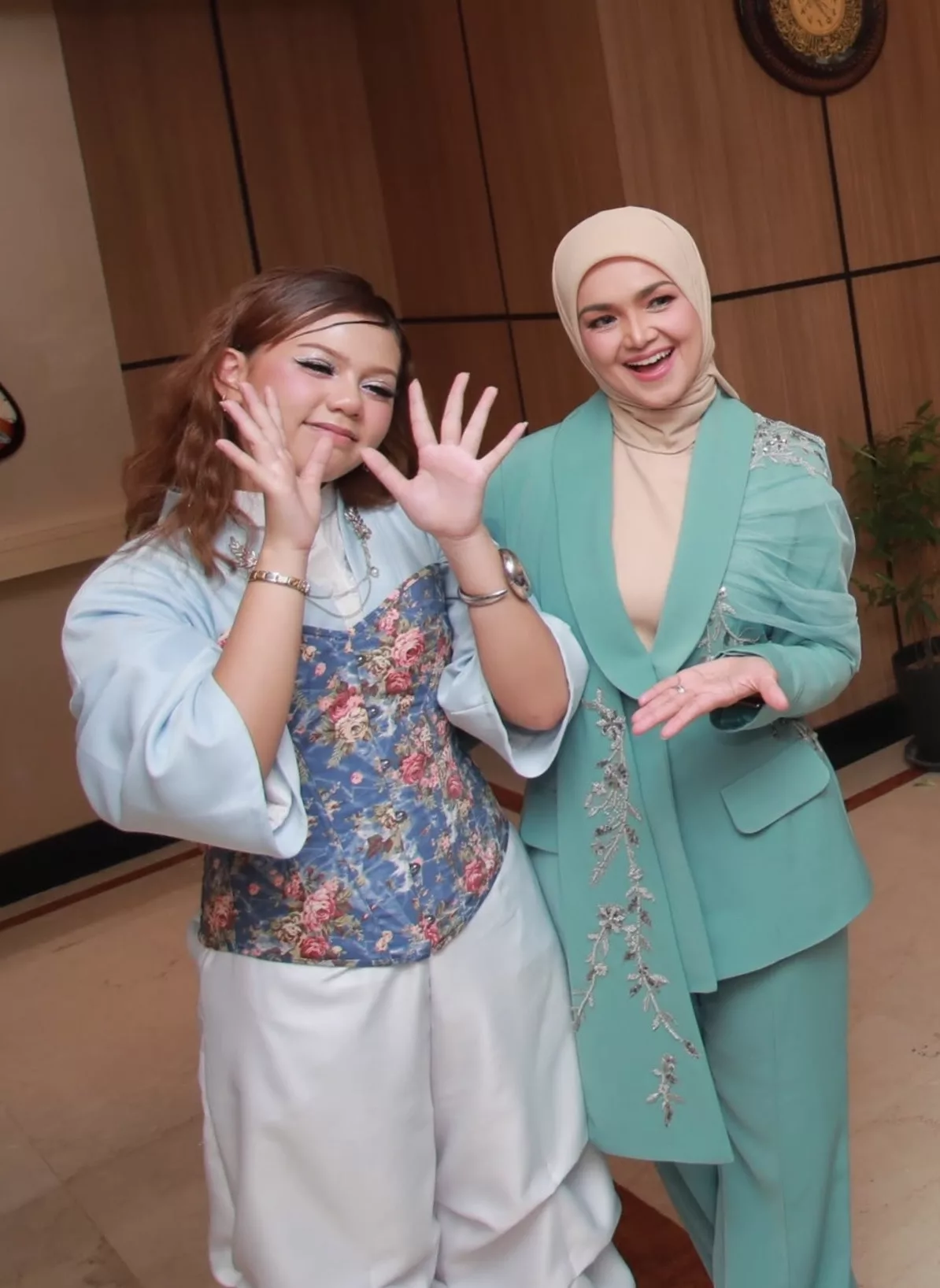 Odda Tegas Menafikan, Tetap Kena Uji Bakat & Dimarah Pengarah - “Ramai Kata ‘Nepo Baby’ Kerja Mereka Semuanya Mudah.” 10 Odda Tegas Menafikan, Tetap Kena Uji Bakat & Dimarah Pengarah – “Ramai Kata ‘Nepo Baby’ Kerja Mereka Semuanya Mudah.”