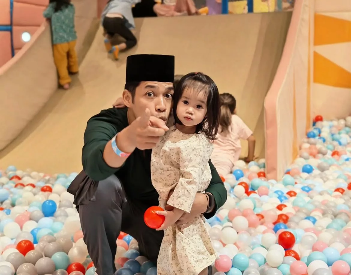 “Ayah Dia Yang Beria,” - Kamal Adli Teruja Momen Pertama Hawra Di Playschool, Sampai Lupa Ambil Gambar!
