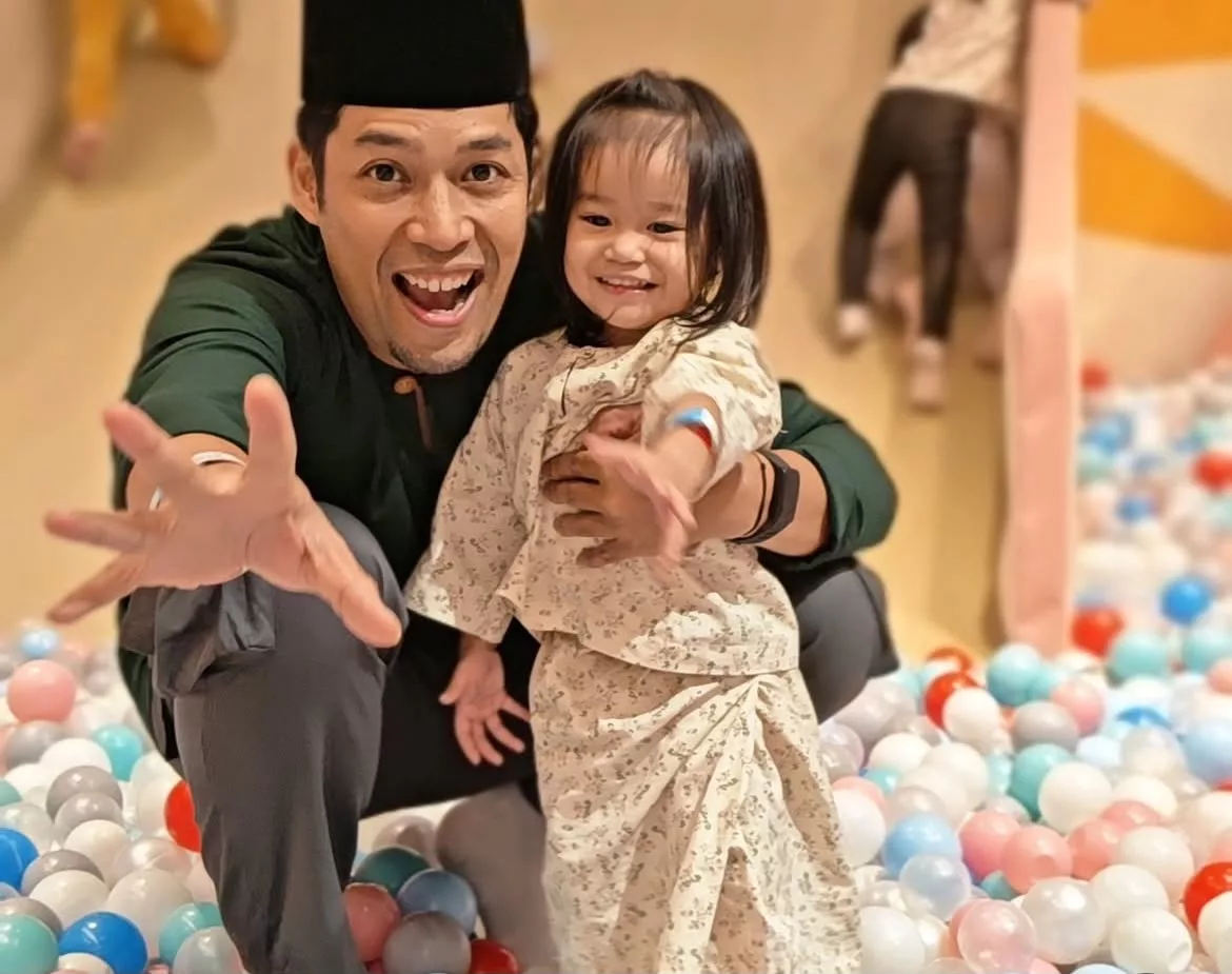 “Ayah Dia Yang Beria,” - Kamal Adli Teruja Momen Pertama Hawra Di Playschool, Sampai Lupa Ambil Gambar!