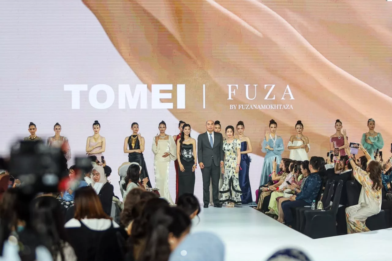 Anna Jobling Jadi Sorotan, Peraga Barang Kemas Bernilai Lebih RM225,000 di KLFW 2026, Terharu Bangga Terus Jadi Pilihan - “Sesuatu Yang Mengujakan.”
