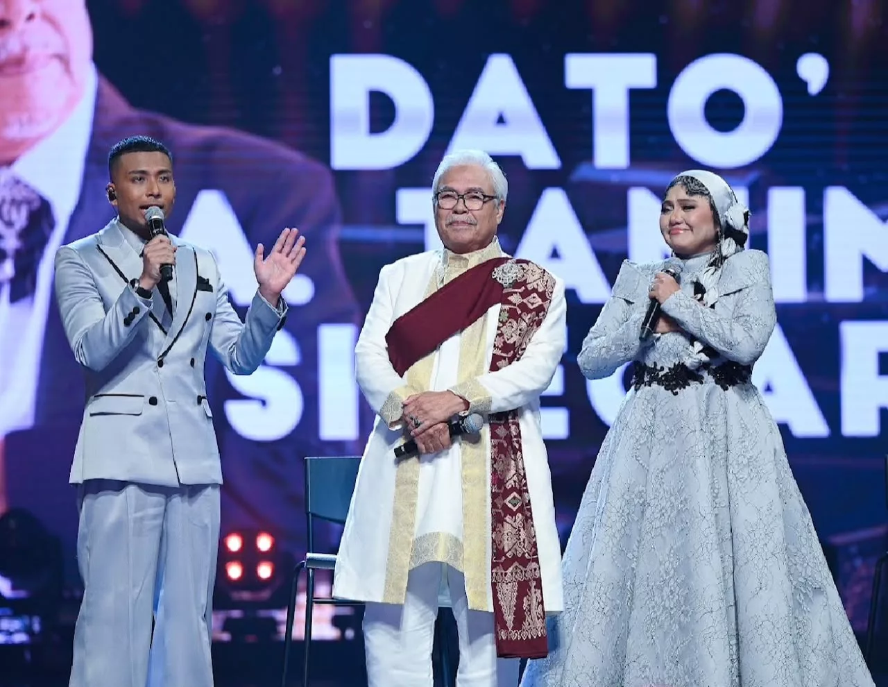 Tamimi Siregar ‘Menyala’ Raih Markah 78.29% & Mubarak Majid Paling Corot 51.15%… Saingan Pembukaan KES Berakhir Tanpa Penyingkiran 10 Tamimi Siregar ‘Menyala’ Raih Markah 78.29% & Mubarak Majid Paling Corot 51.15%… Saingan Pembukaan KES Berakhir Tanpa Penyingkiran