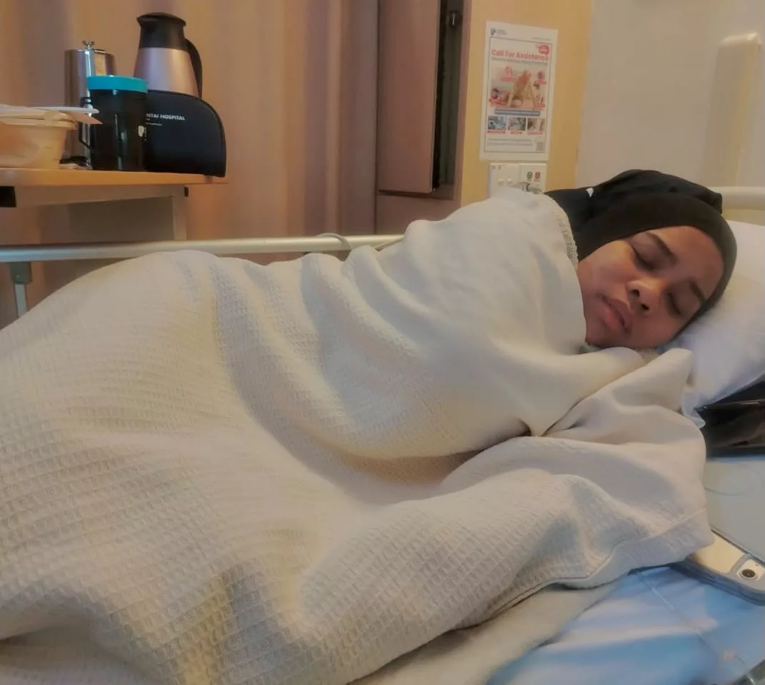 Tiba-Tiba Sesak Nafas, Ayu Damit Dikejarkan Ke Hospital - "Jam 3.00 Pagi Tadi Saya Muntah, Kemudian Pukul 6.00 Pagi Muntah Lagi."