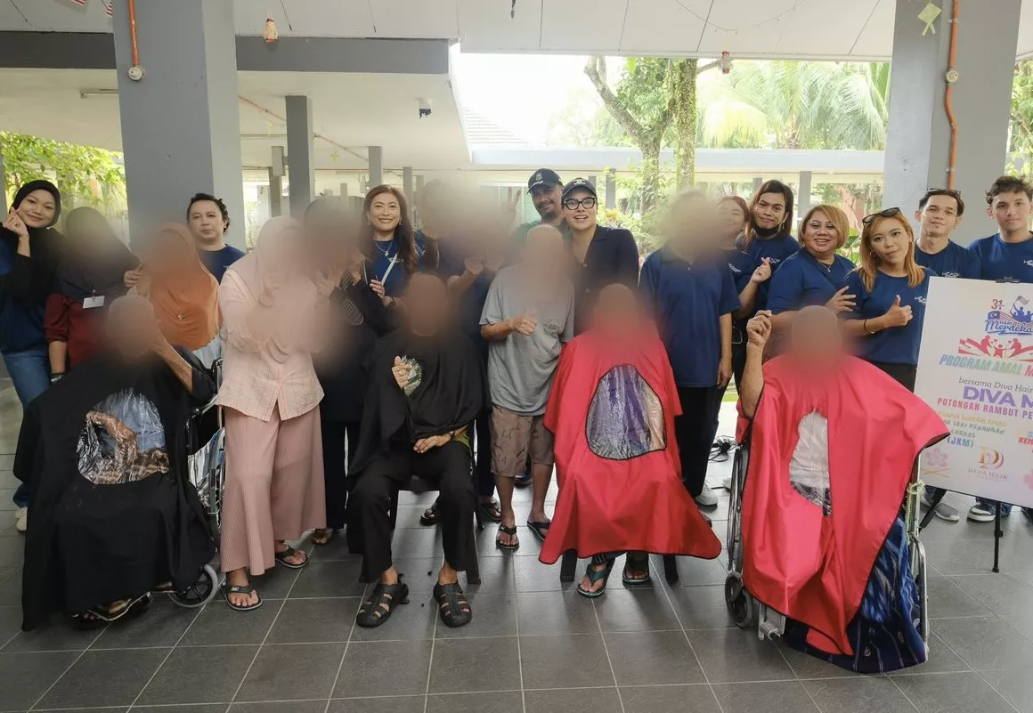 Pempengaruh Diva M Santuni & Potong Rambut Percuma Warga Emas, Sebak Teringat Arwah Ayah - “Allah Beri Saya Peluang Yang Sangat Besar.”