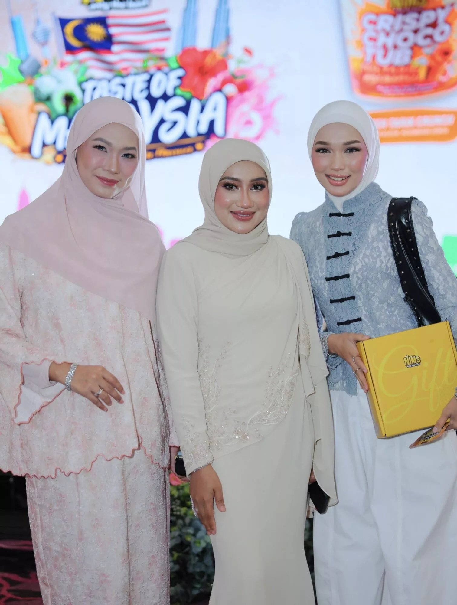 Pempengaruh Nadia Azlan, Alana Dunsmore & Abbas Mahmood Curi Perhatian, ‘All Out’ Tawar Hadiah Lebih RM150,000…Man Raja Lawak Muncul Buat Sketsa