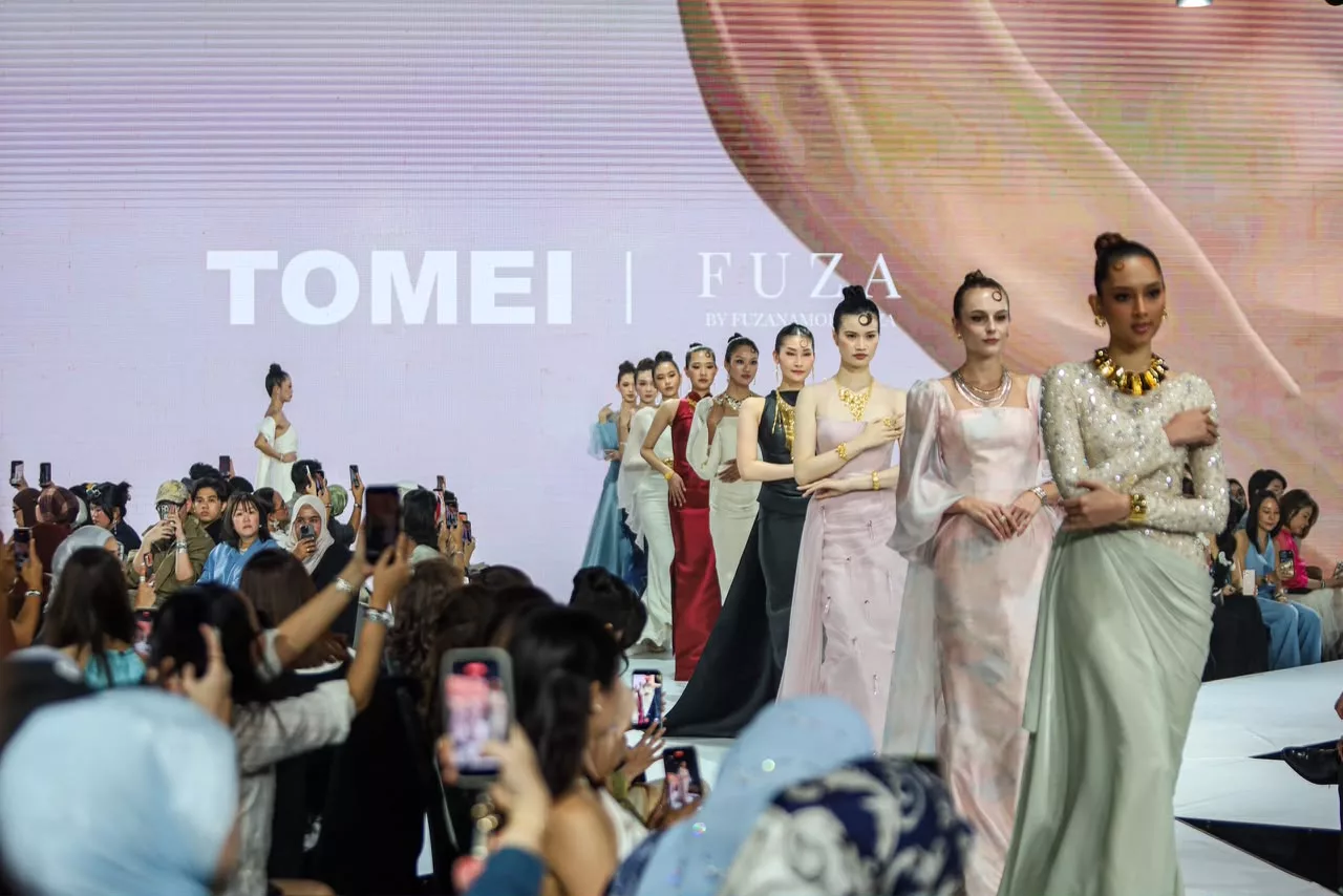 Anna Jobling Jadi Sorotan, Peraga Barang Kemas Bernilai Lebih RM225,000 di KLFW 2026, Terharu Bangga Terus Jadi Pilihan - “Sesuatu Yang Mengujakan.”