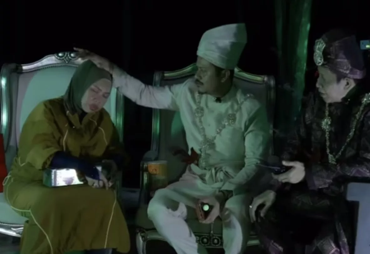 Roslan Shah Naik Bulu Roma, Tak Sangka ‘Night Walk’ Bersama DSV & Fazley Yaakob Terpaksa Dihentikan - “Pertama Kali Tetamu Alami Gangguan…”