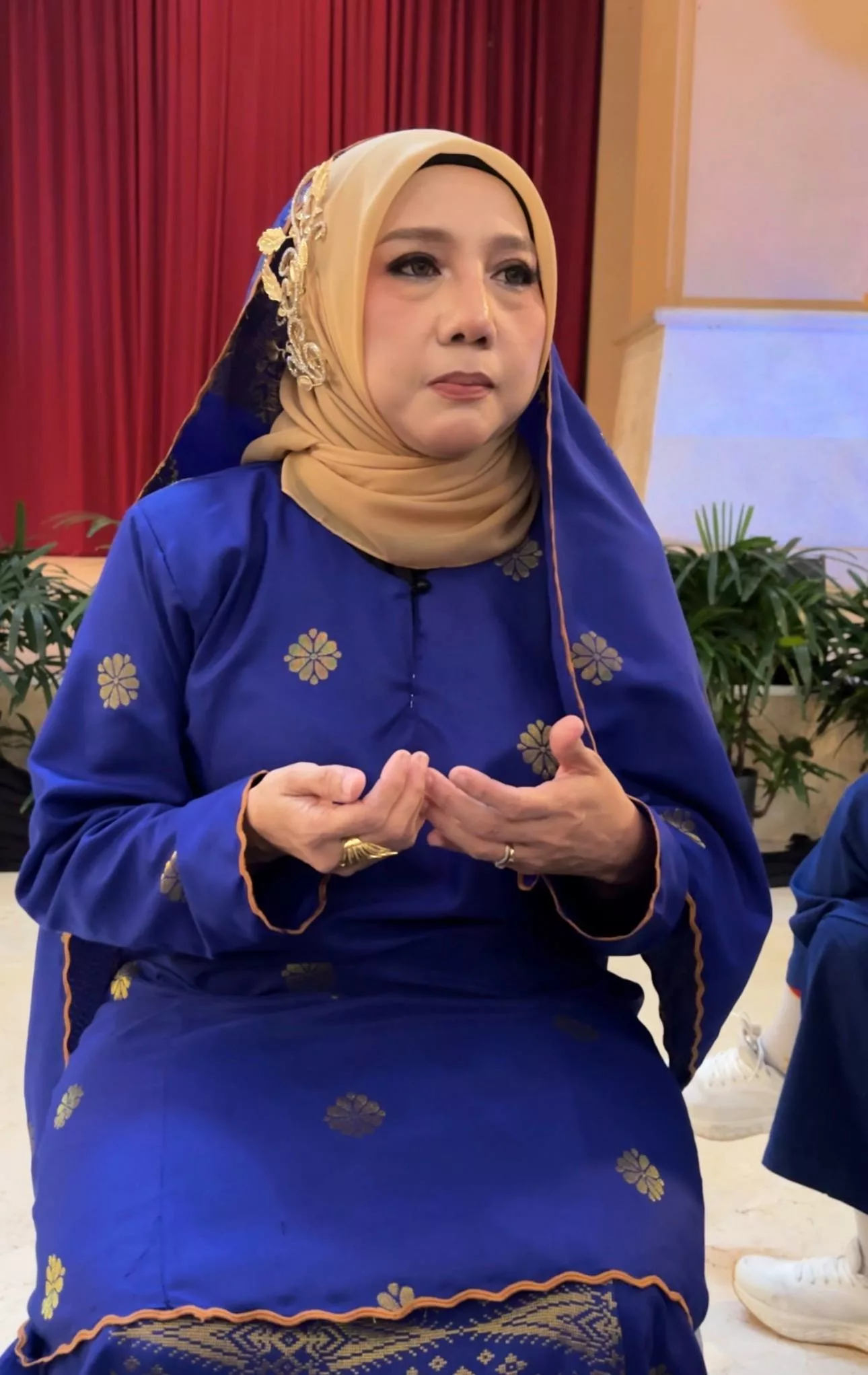Noraniza Idris Sebak & Tahan Air Mata, Impian Sepentas Dengan Siti Jadi Kenyataan - “Yang Selalu Provok & Beri Persepsi Negatif, Ini Jawapannya.” 9 Noraniza Idris Sebak & Tahan Air Mata, Impian Sepentas Dengan Siti Jadi Kenyataan - “Yang Selalu Provok & Beri Persepsi Negatif, Ini Jawapannya.”